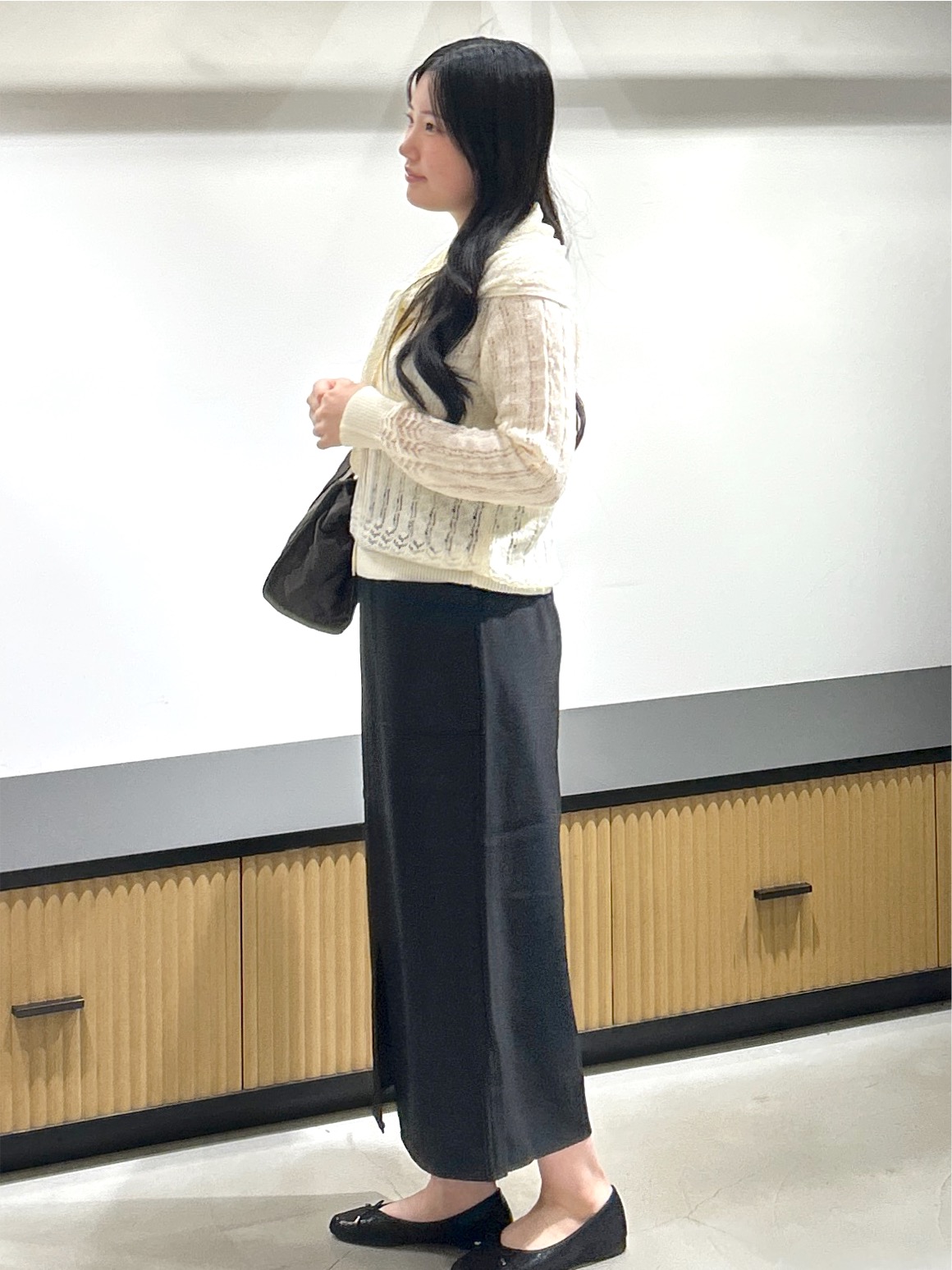 sayaさんの「OPAQUE.CLIP｜＜ニットスカーフ付き＞透かし編みカーディガン【洗濯機ＯＫ】」を使ったコーディネート