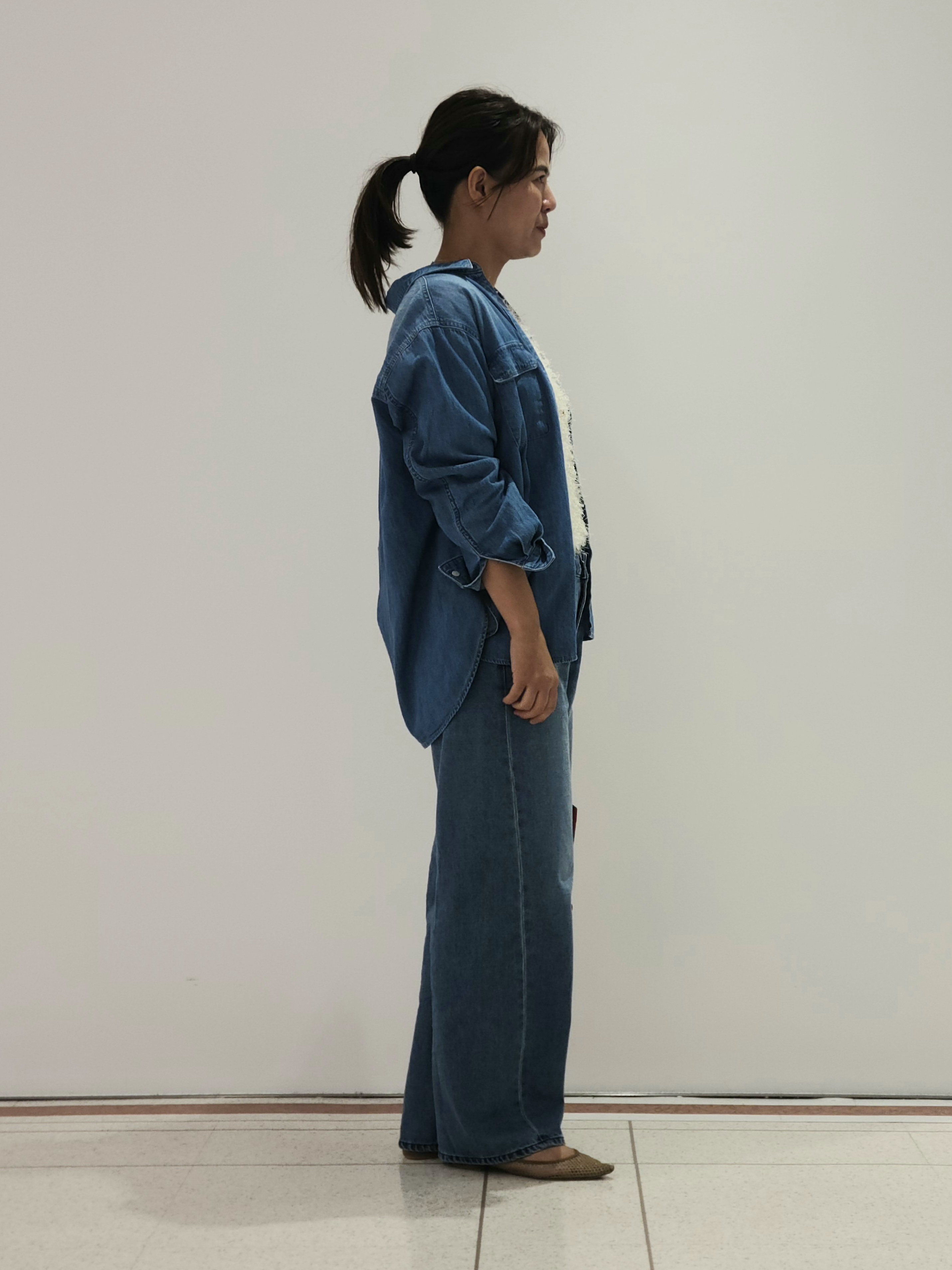 eriさんの「INDIVI｜【洗える／体型カバー】ライトデニム ワークシャツ」を使ったコーディネート