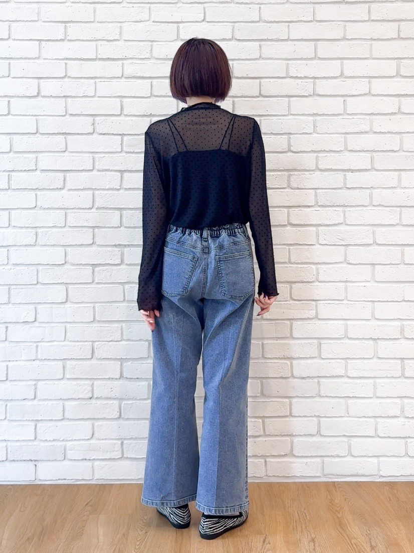 𝐜𝐡𝐢𝐤𝐚さんの「SHOO･LA･RUE｜【2点セット/洗濯機可/S-LL】透かし編みニットベスト＋5分袖シャツ」を使ったコーディネート