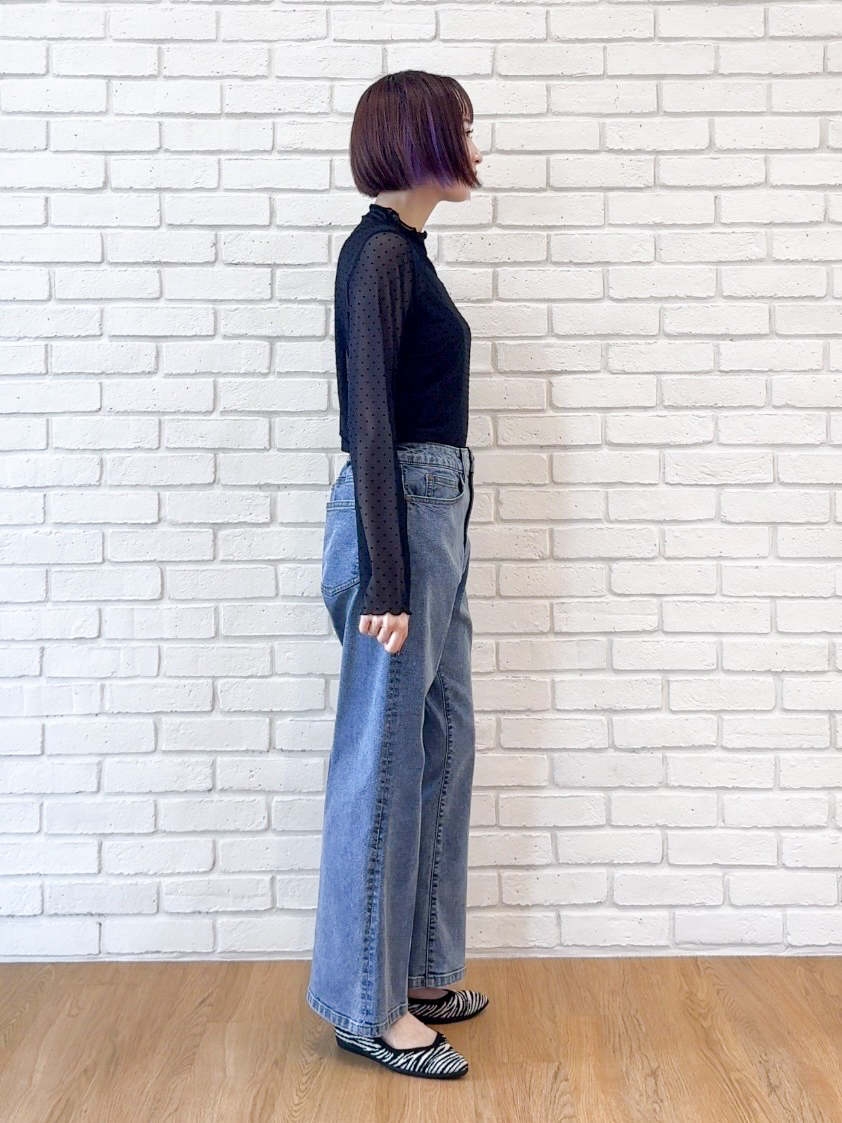 𝐜𝐡𝐢𝐤𝐚さんの「SHOO･LA･RUE｜【2点セット/洗濯機可/S-LL】透かし編みニットベスト＋5分袖シャツ」を使ったコーディネート