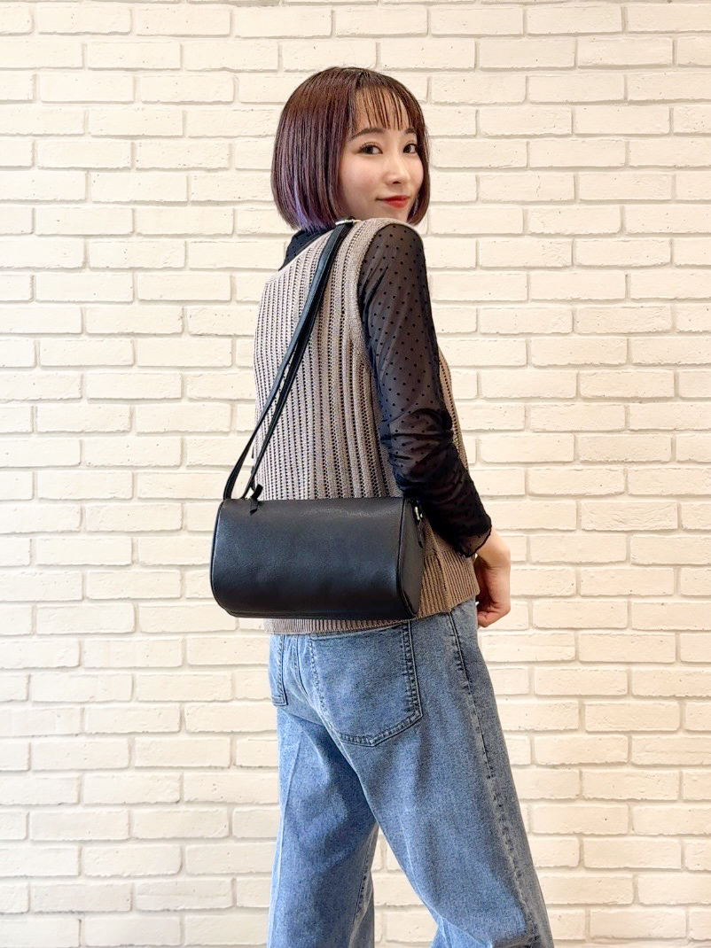 𝐜𝐡𝐢𝐤𝐚さんの「SHOO･LA･RUE｜【2点セット/洗濯機可/S-LL】透かし編みニットベスト＋5分袖シャツ」を使ったコーディネート