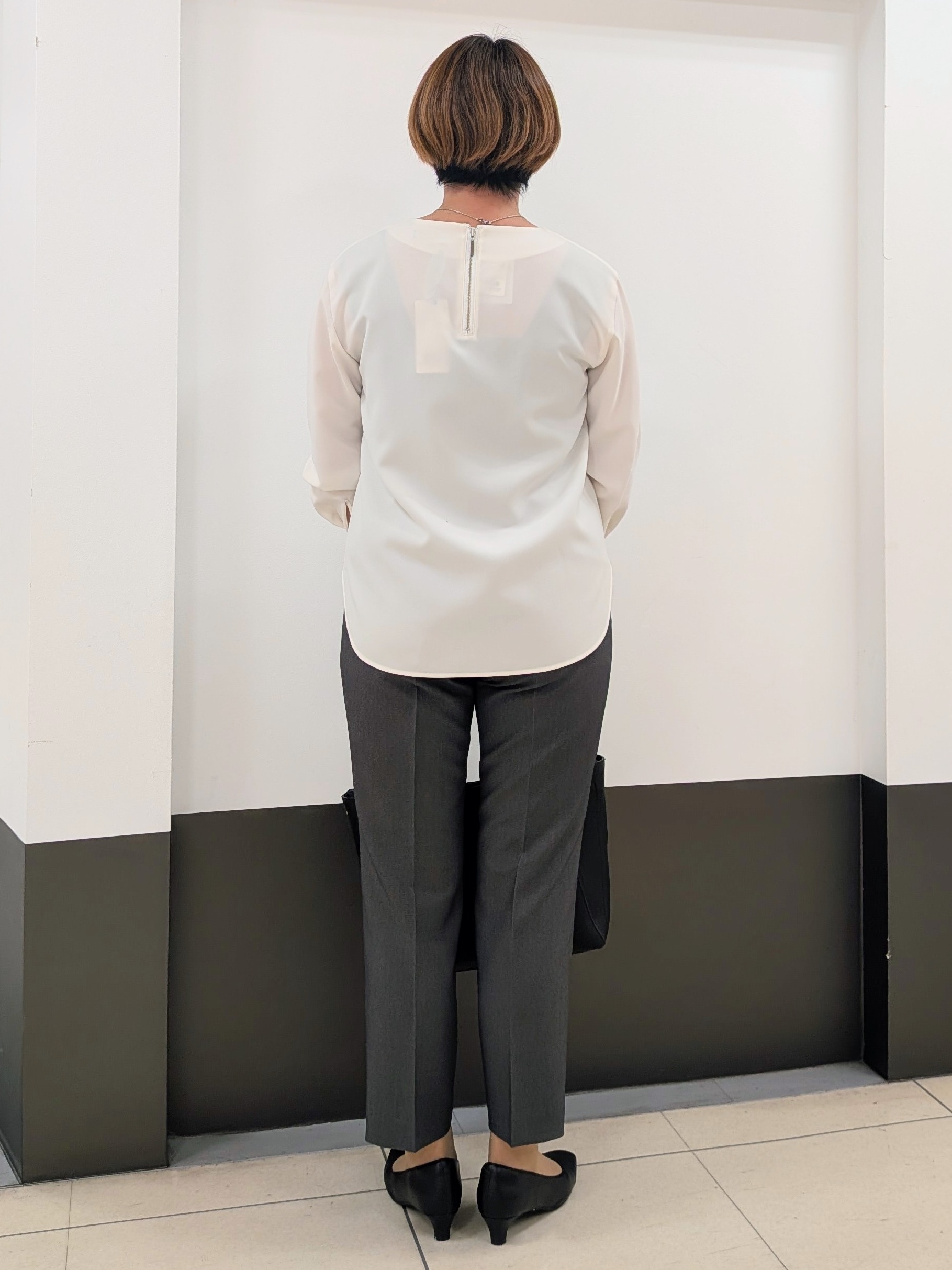 じゅりさんの「Reflect｜【通勤】きれいめラウンドネックブラウス」を使ったコーディネート