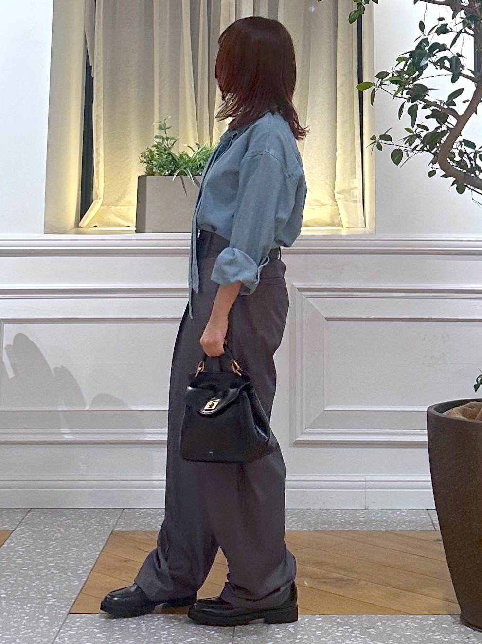 なべこさんの「DRESSTERIOR｜【取り外し可能】2WAY ボウタイデニムシャツ」を使ったコーディネート