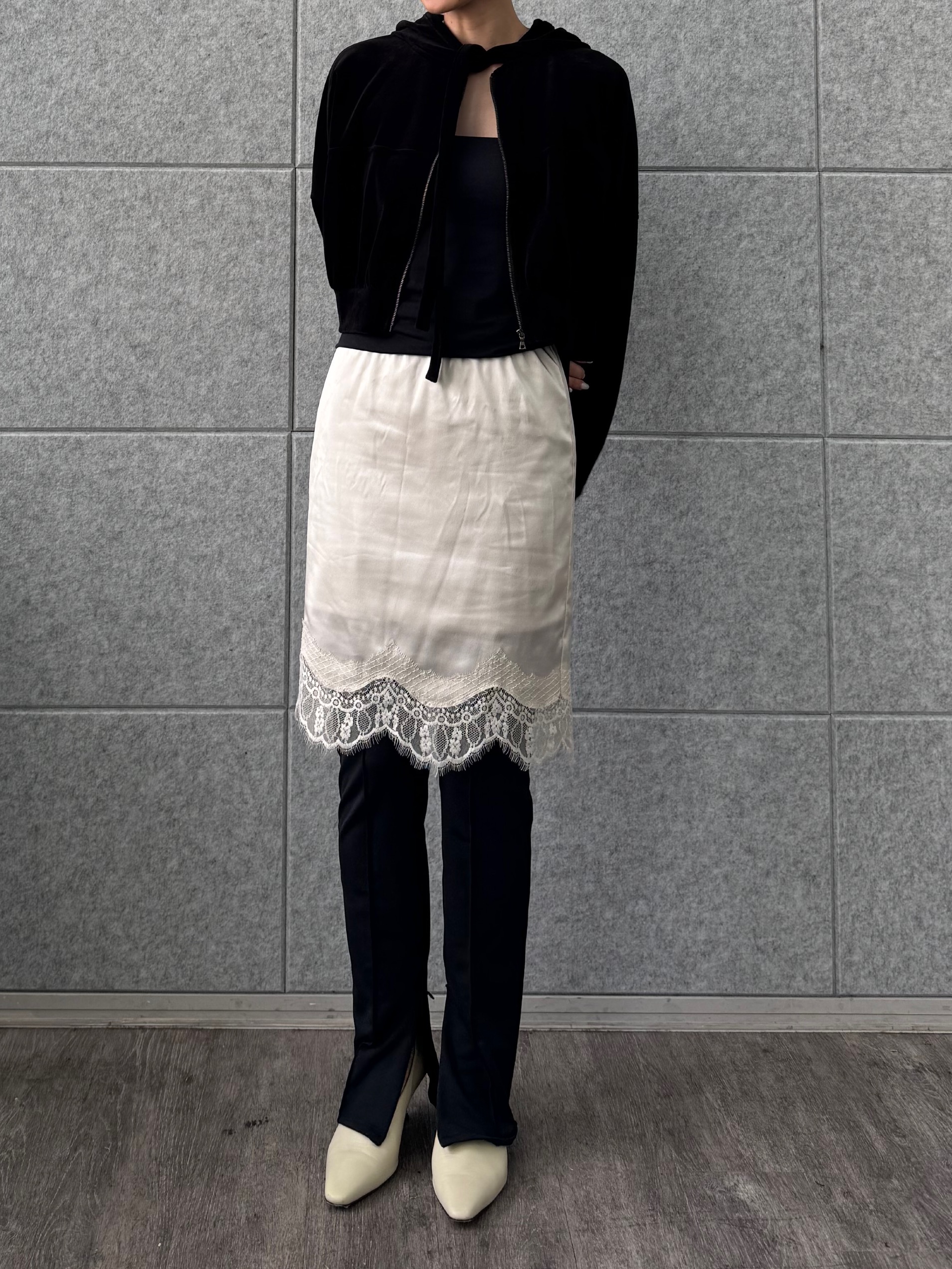 designer yukaさんの「CODE A｜velour cropped hoodie」を使ったコーディネート