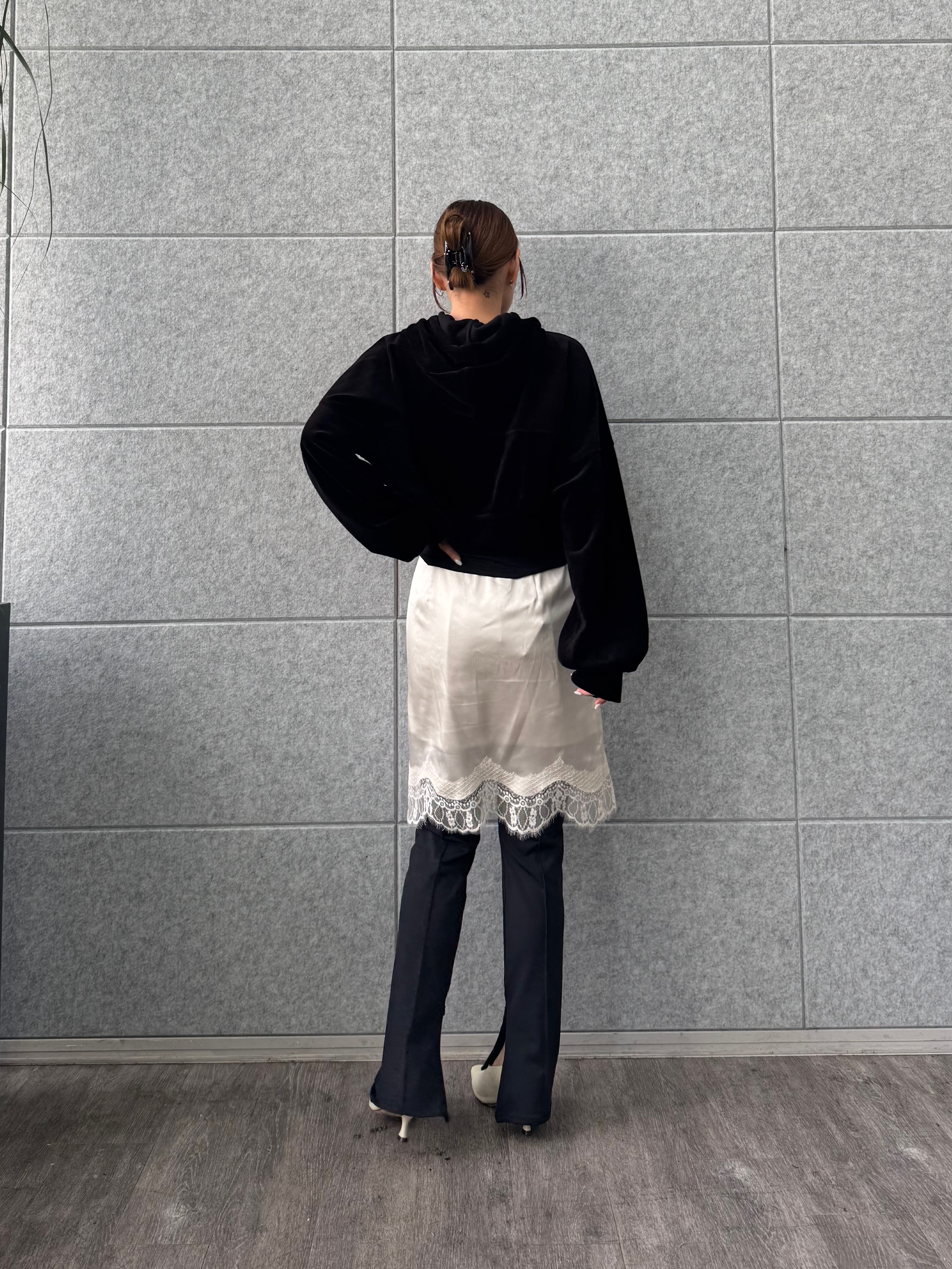 designer yukaさんの「CODE A｜velour cropped hoodie」を使ったコーディネート