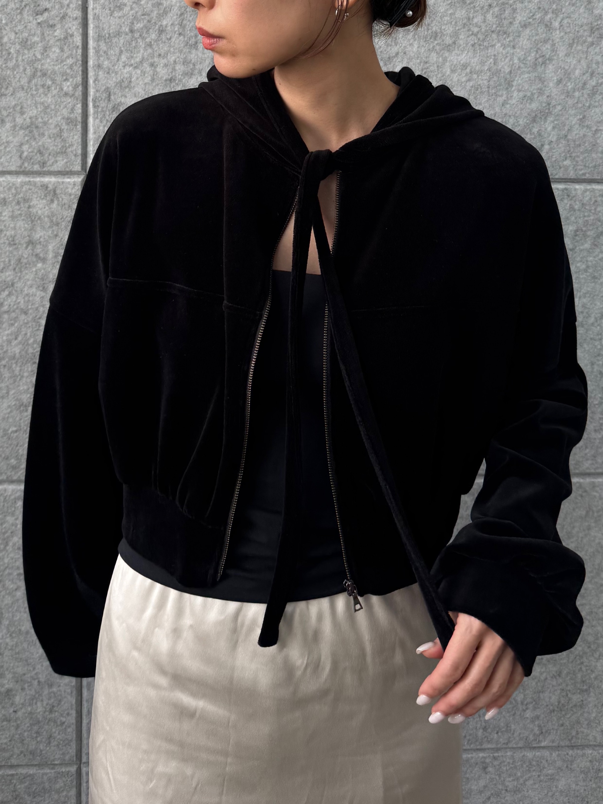 designer yukaさんの「CODE A｜velour cropped hoodie」を使ったコーディネート