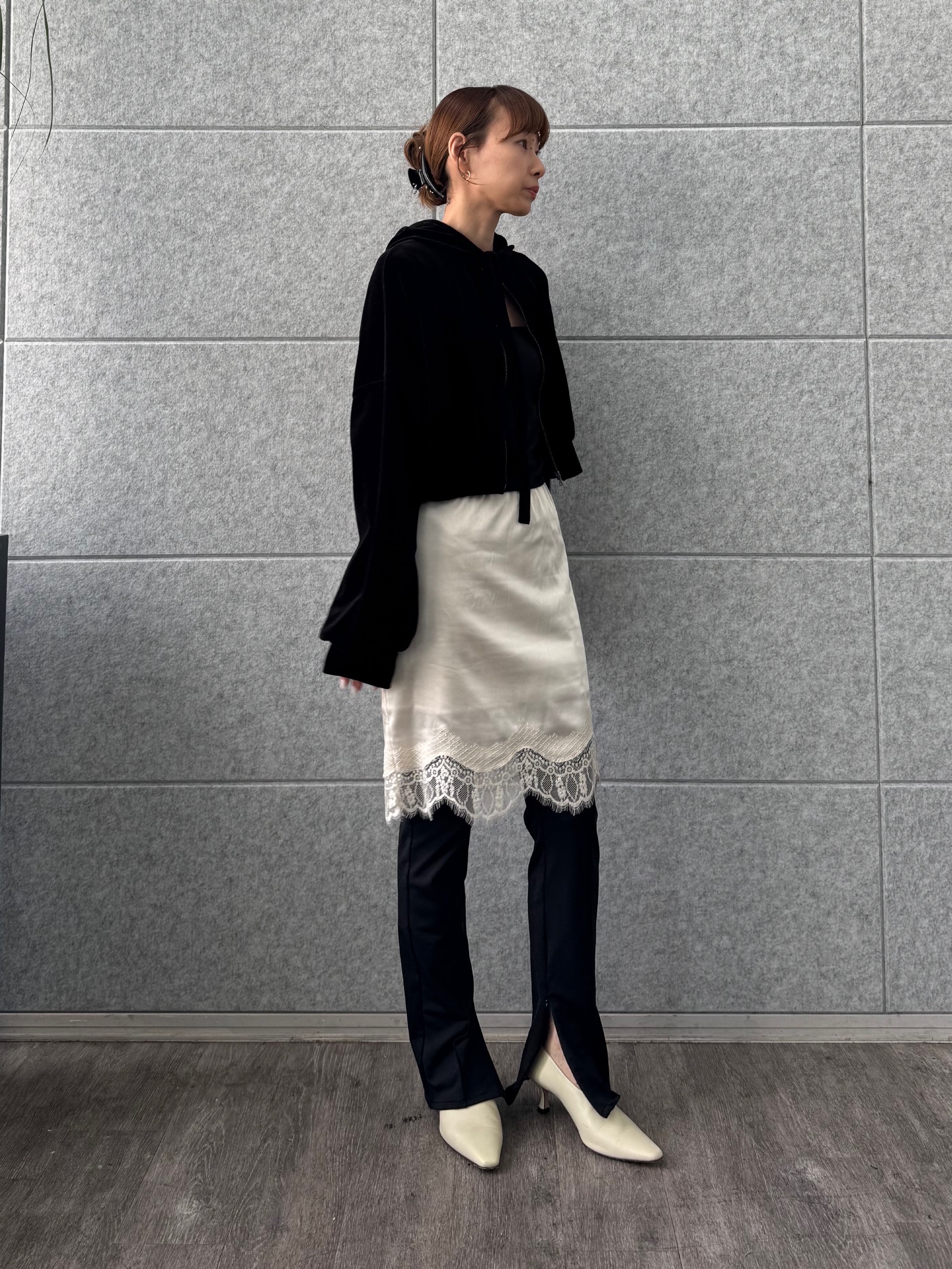designer yukaさんの「CODE A｜velour cropped hoodie」を使ったコーディネート