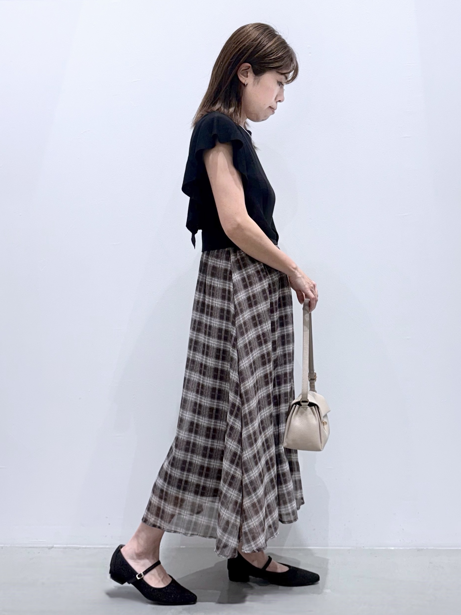 ＷＡさんの「grove｜【低身長さんも選べる着丈・洗濯機◎】1枚で華やか 肩フリルニットドッキングワンピース」を使ったコーディネート