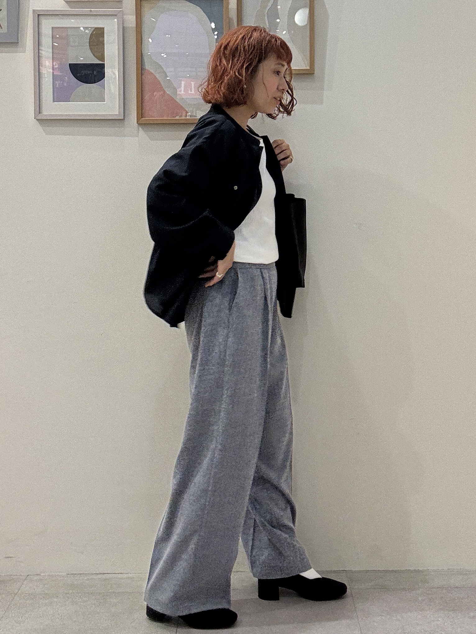 たけぴさんの「SHOO･LA･RUE｜【洗濯後しわになりにくい/S-LL】キーネック金ボタンポケットシャツ」を使ったコーディネート