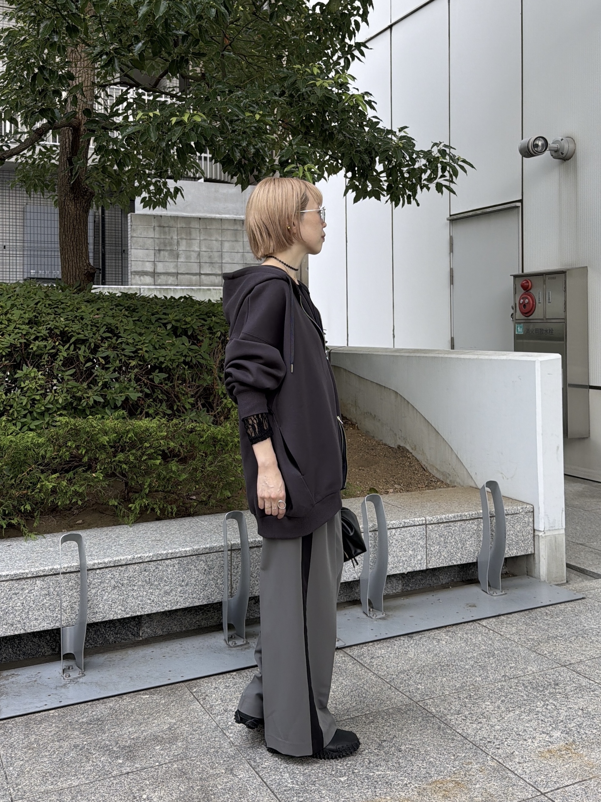 mikuさんの「INDIVI｜Comfy Slacks｜イージーサイドラインワイドパンツ」を使ったコーディネート