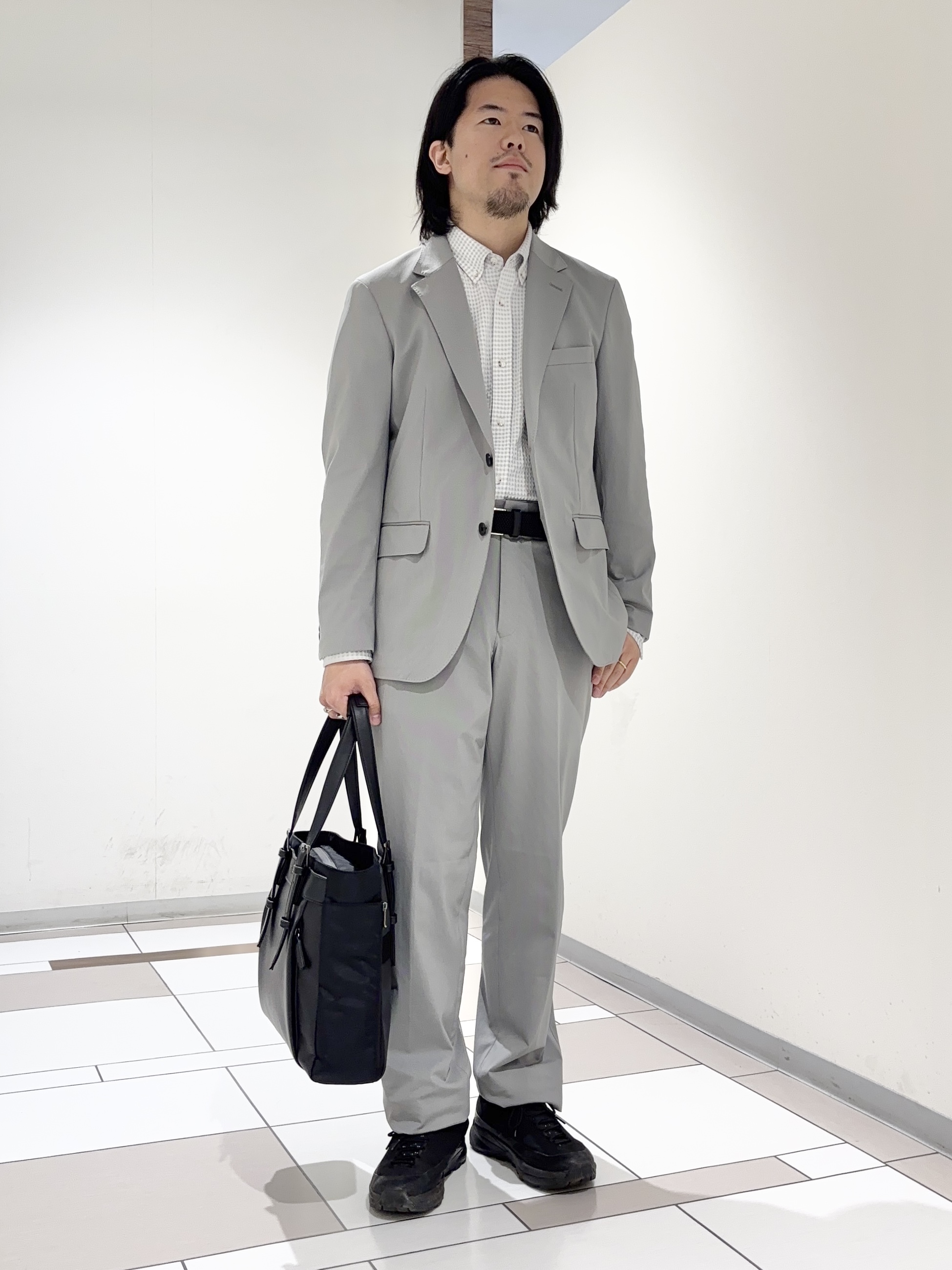 及川さんの「TAKEO KIKUCHI｜【360&deg;ストレッチ／軽量】None Of Stress ライト ジャケット（セットアップ対応）」を使ったコーディネート