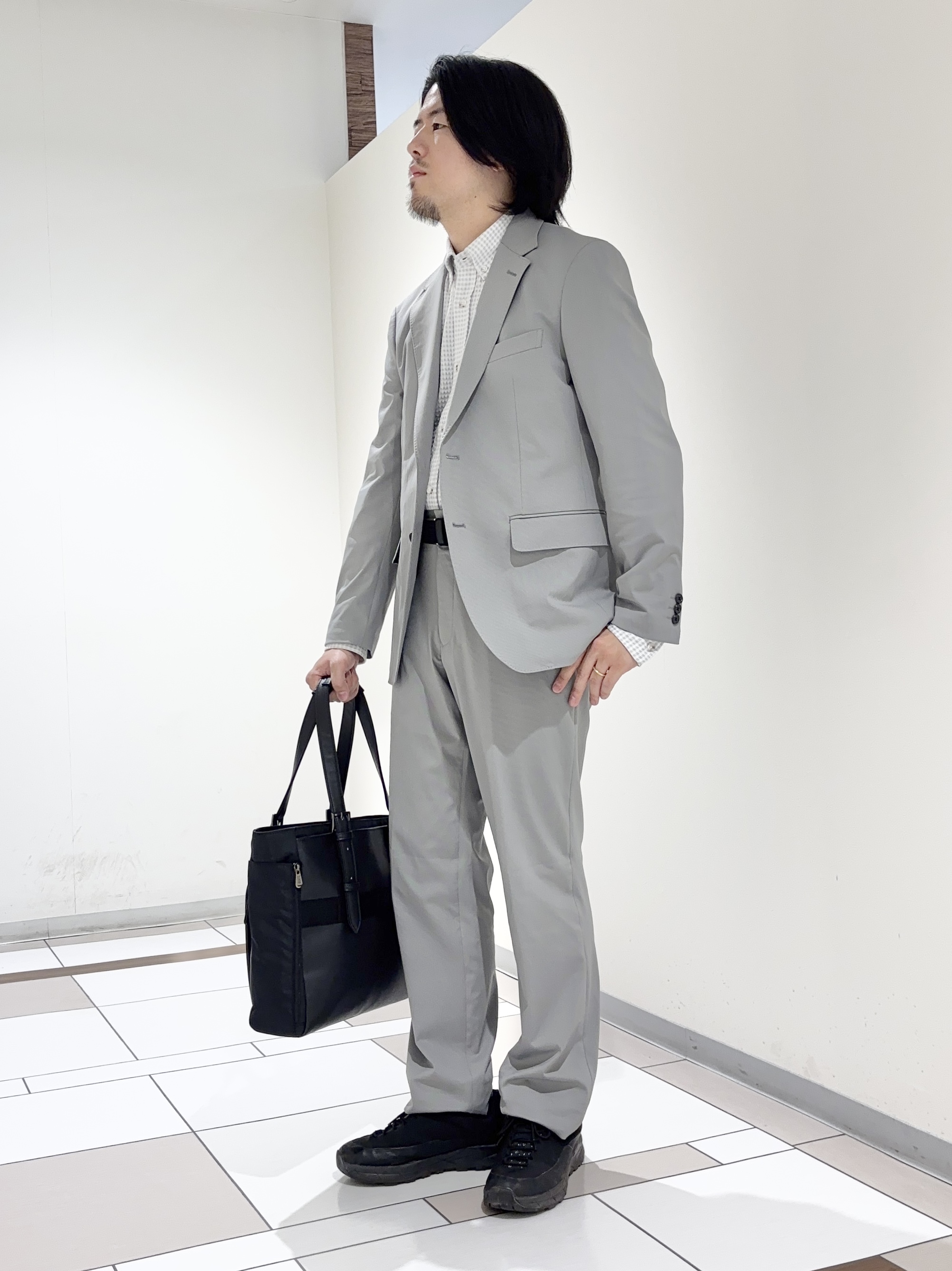 及川さんの「TAKEO KIKUCHI｜【360&deg;ストレッチ／軽量】None Of Stress ライト ジャケット（セットアップ対応）」を使ったコーディネート