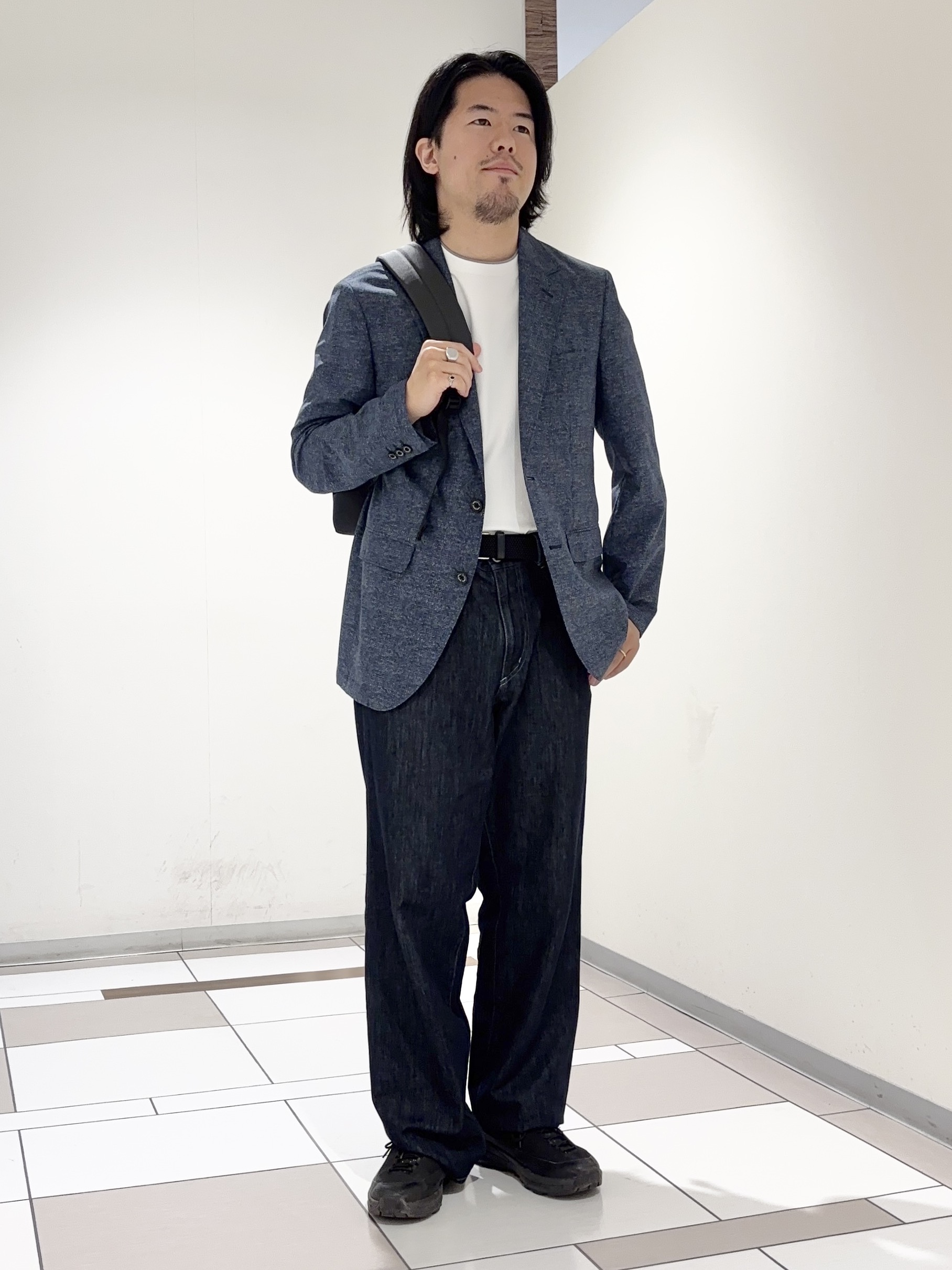 及川さんの「TAKEO KIKUCHI｜【汗染み軽減/接触冷感】フェイクレイヤード ワンポイント刺繍Ｔシャツ」を使ったコーディネート