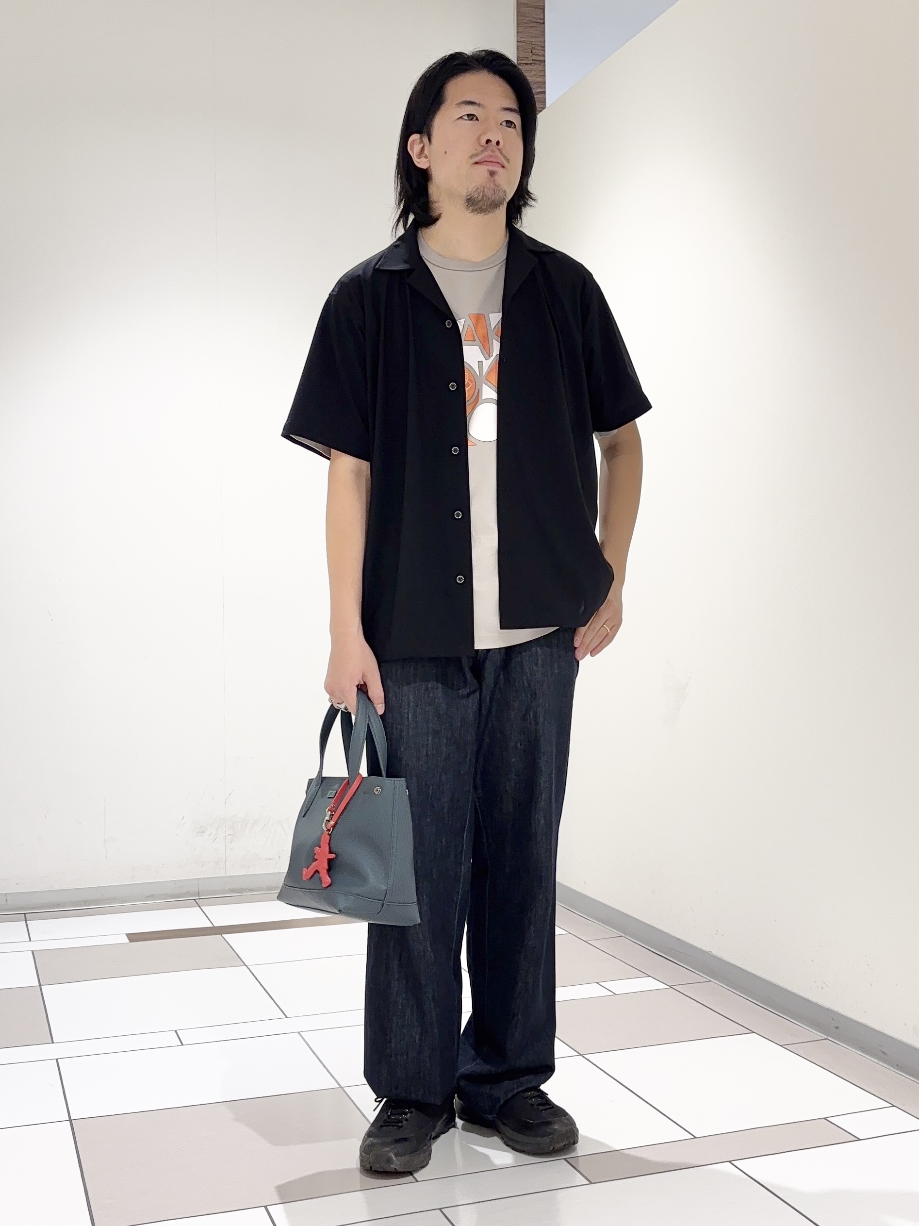 及川さんの「TAKEO KIKUCHI｜【通気性】AIRTOOL LIGHT オープンカラー半袖シャツ」を使ったコーディネート