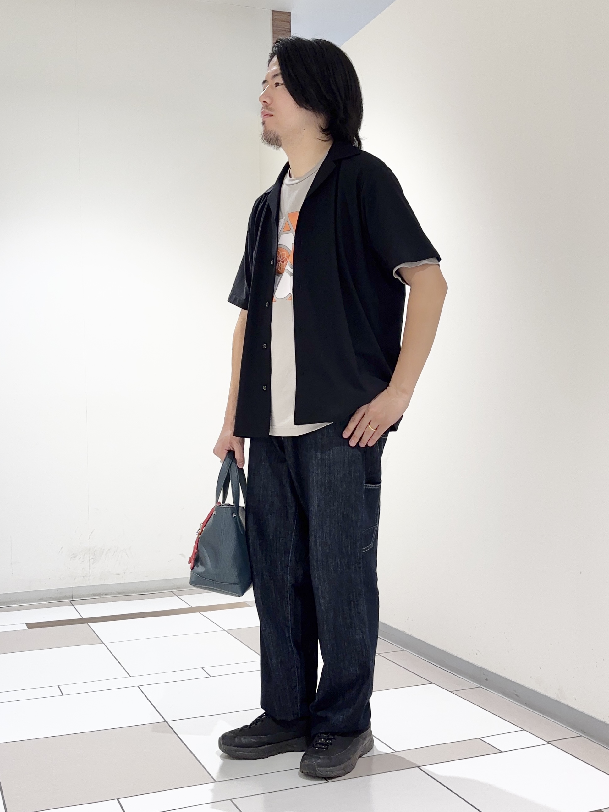 及川さんの「TAKEO KIKUCHI｜【通気性】AIRTOOL LIGHT オープンカラー半袖シャツ」を使ったコーディネート