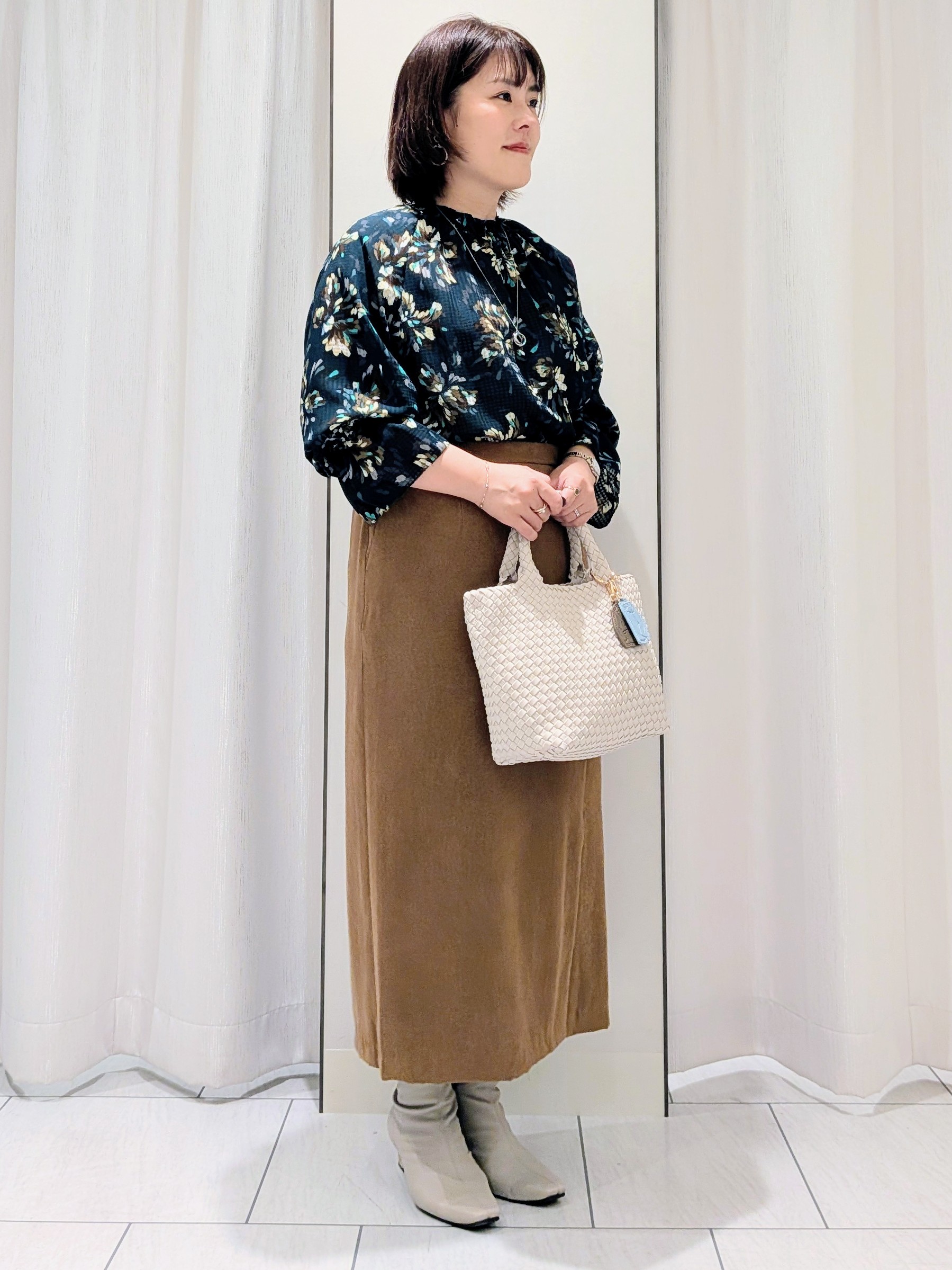 Onumaさんの「UNTITLED｜【秋映え/花柄】フラワープリントブラウス」を使ったコーディネート