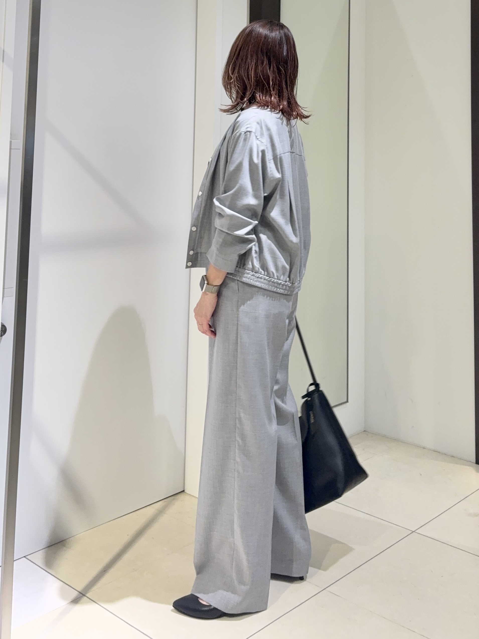 tomoさんの「UNTITLED｜【セットアップ可/秋羽織り】メランジツイルシャツ」を使ったコーディネート