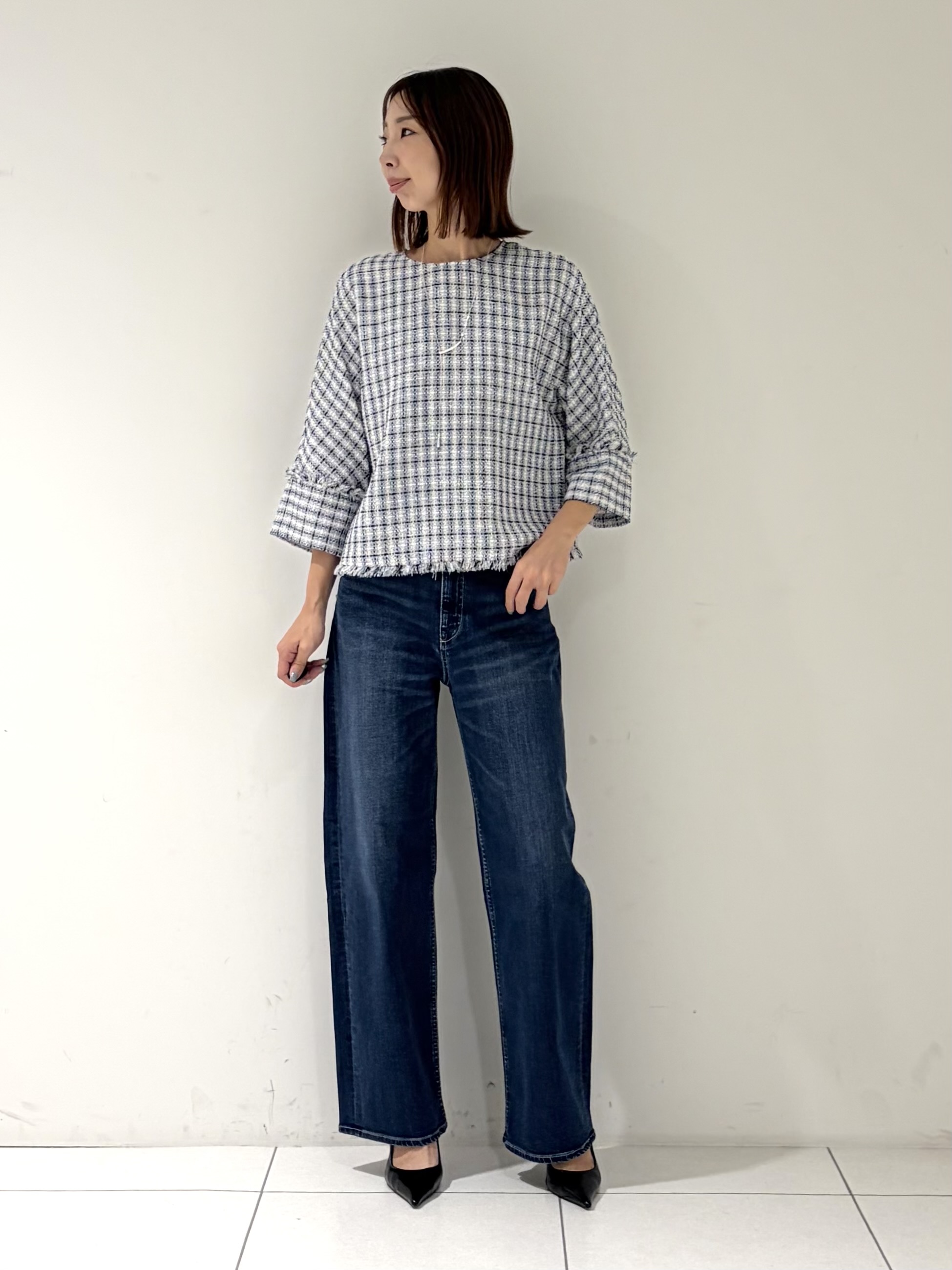 shioriさんの「INDIVI｜【華やか／1枚でサマになる】上品ツイードブラウス」を使ったコーディネート