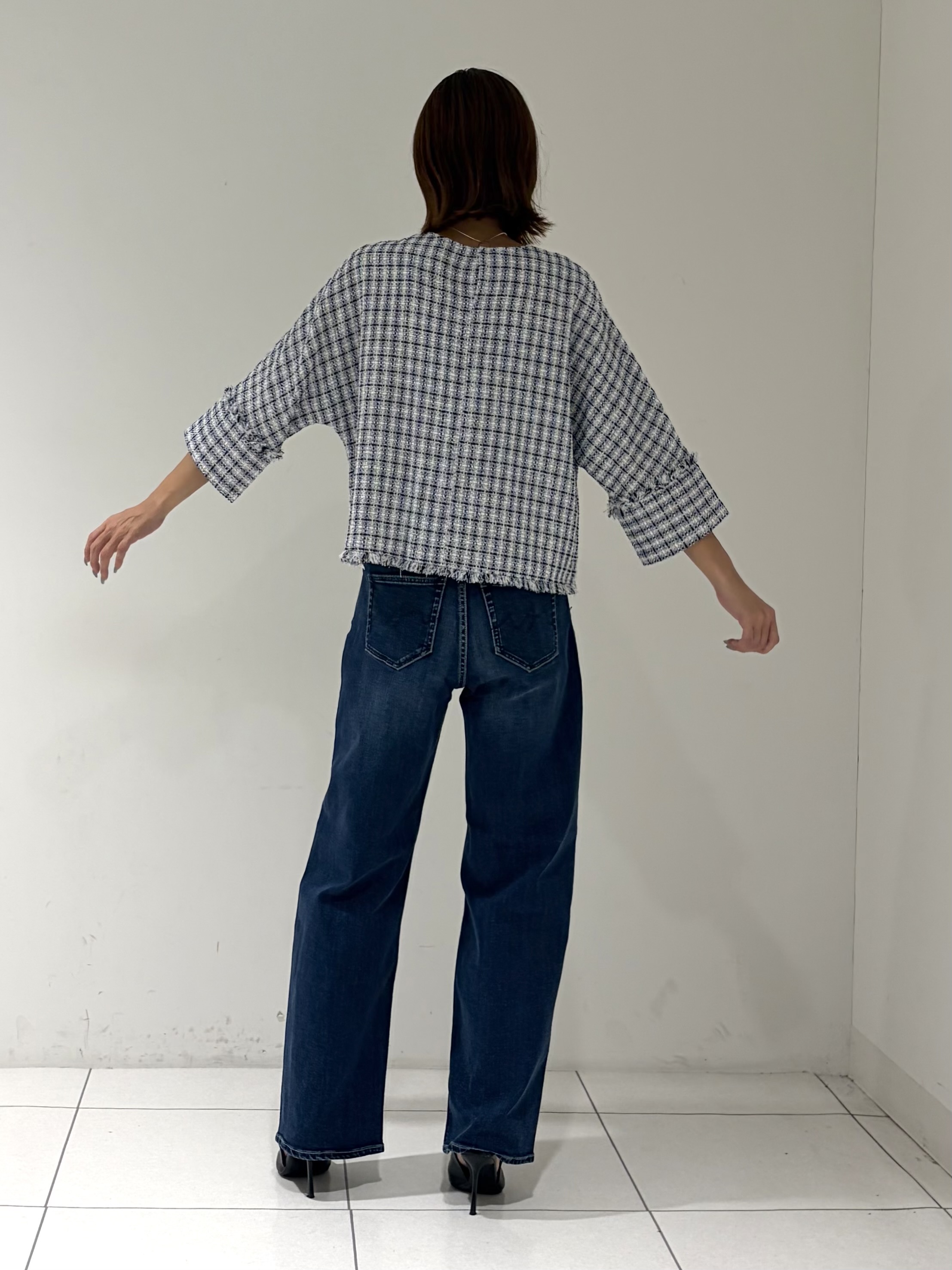 shioriさんの「INDIVI｜【華やか／1枚でサマになる】上品ツイードブラウス」を使ったコーディネート