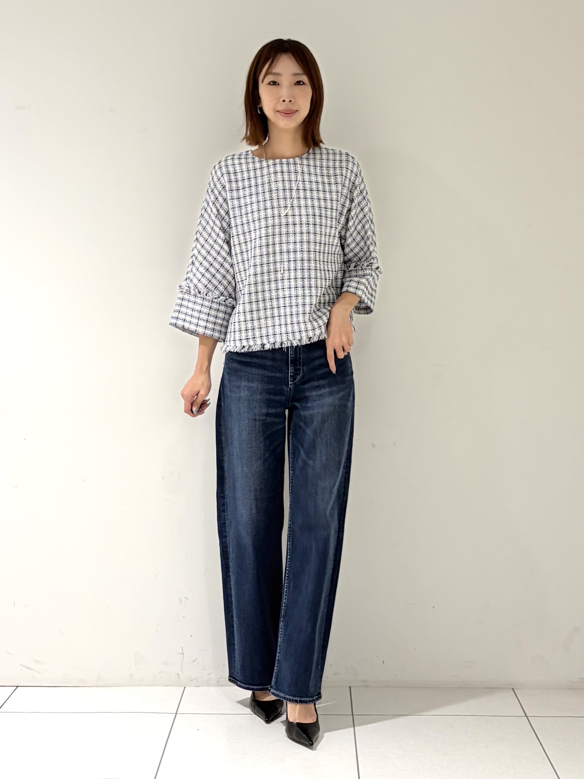 shioriさんの「INDIVI｜【華やか／1枚でサマになる】上品ツイードブラウス」を使ったコーディネート