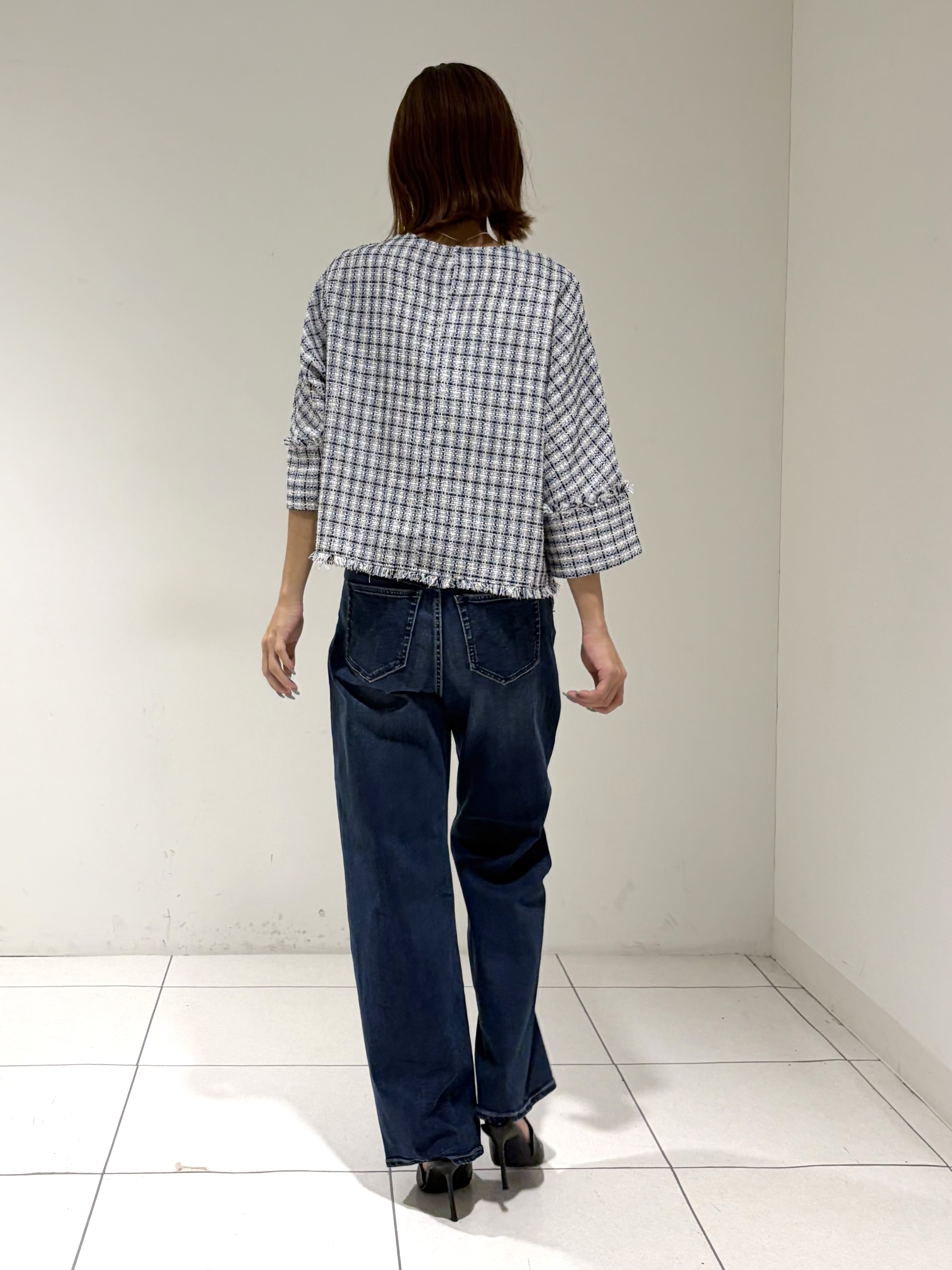 shioriさんの「INDIVI｜【華やか／1枚でサマになる】上品ツイードブラウス」を使ったコーディネート