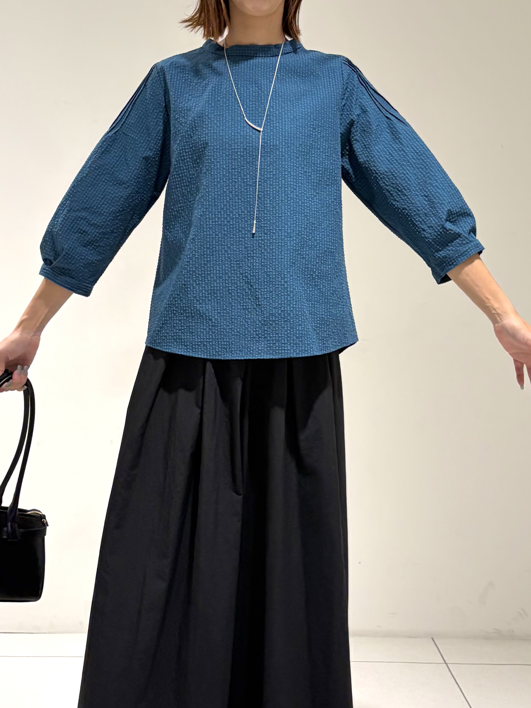 shioriさんの「INDIVI｜【UVケア／吸汗速乾】凹凸素材ミニスタンドトップス」を使ったコーディネート