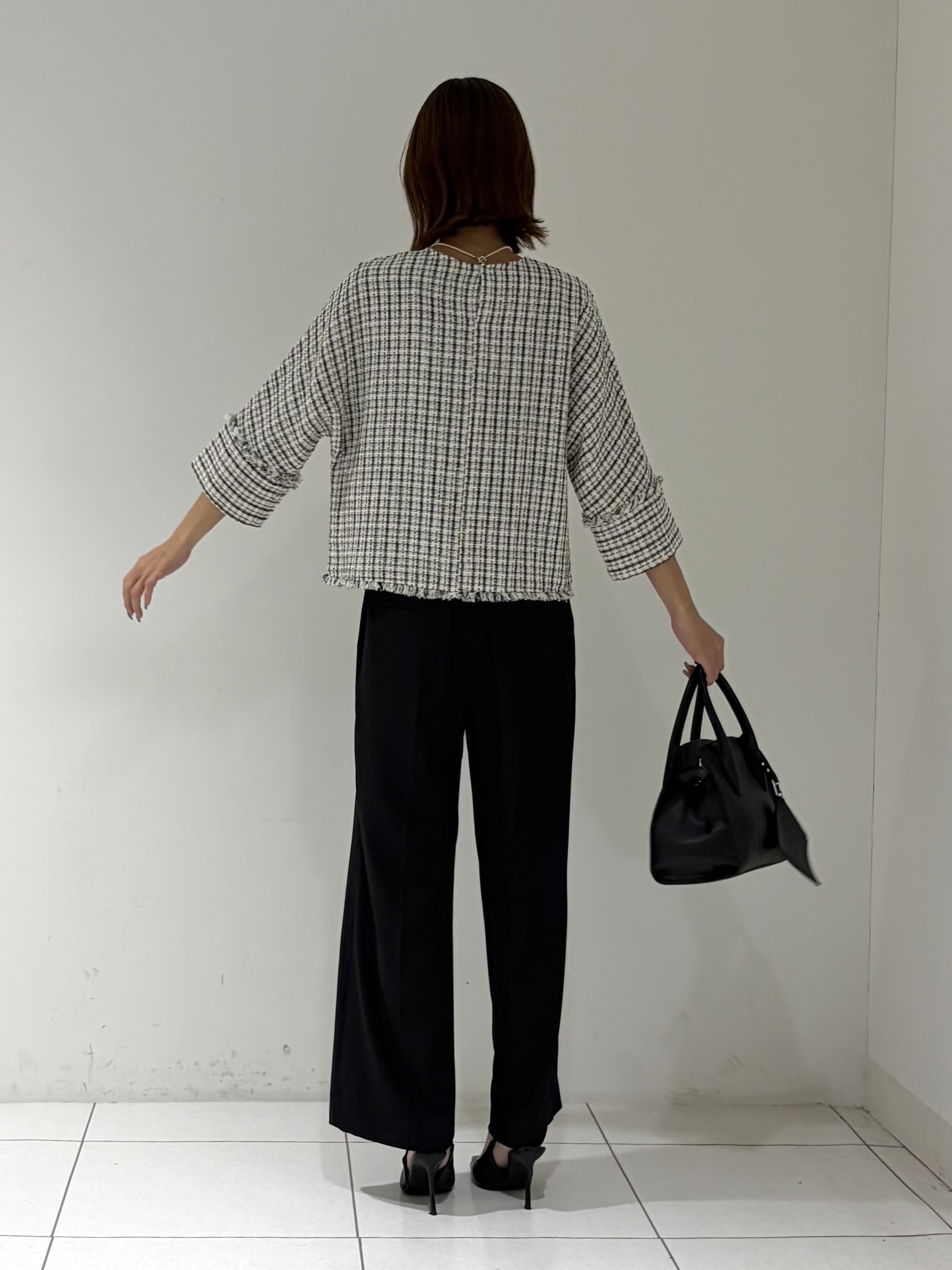 shioriさんの「INDIVI｜【華やか／1枚でサマになる】上品ツイードブラウス」を使ったコーディネート