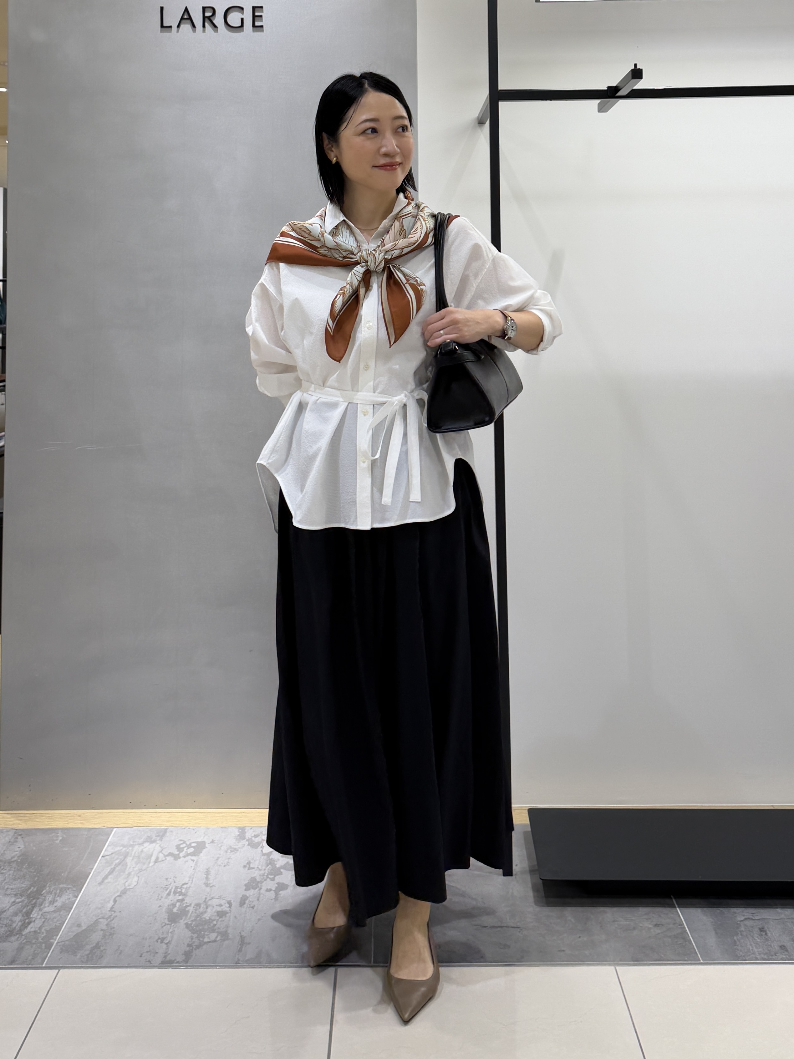 shihoさんの「INDIVI｜【UVケア／接触冷感／ベルト付】サッカー素材シャツ」を使ったコーディネート