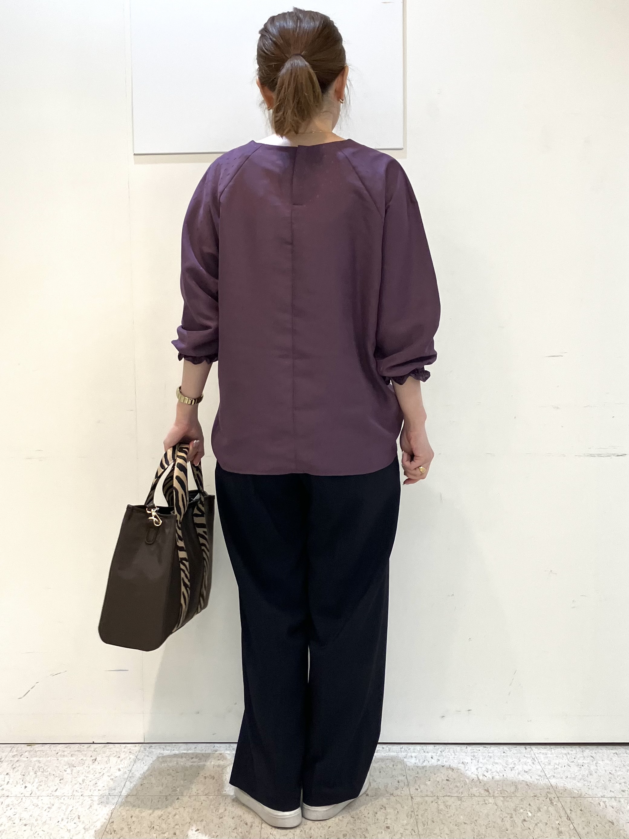 kozuさんの「Reflect｜タックデザイン ラグランスリーブブラウス」を使ったコーディネート
