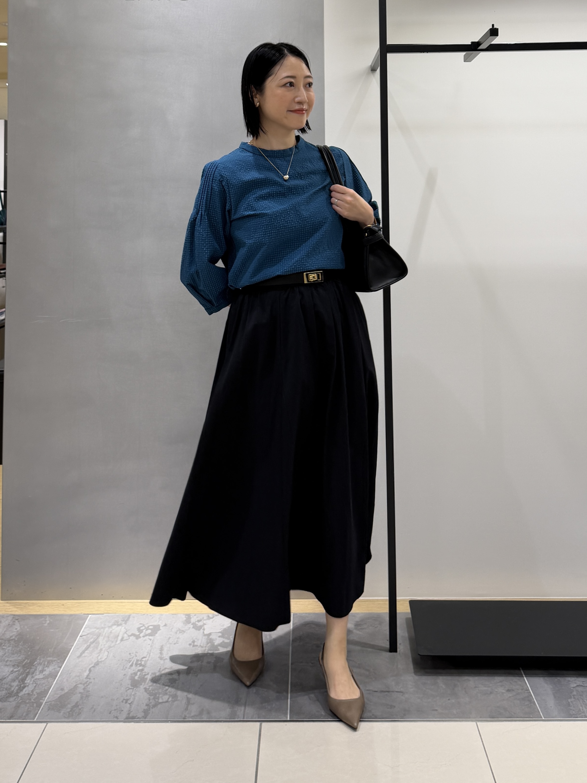 shihoさんの「INDIVI｜【撥水／裏地なし軽量】ギャザーボリュームスカート」を使ったコーディネート