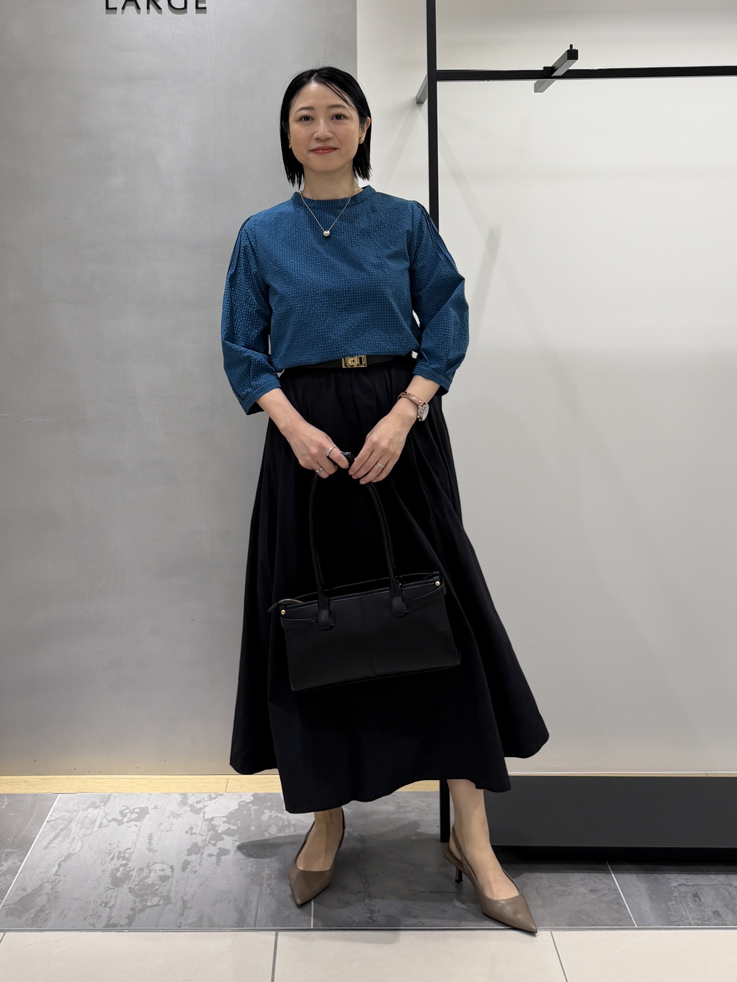 shihoさんの「INDIVI｜【撥水／裏地なし軽量】ギャザーボリュームスカート」を使ったコーディネート