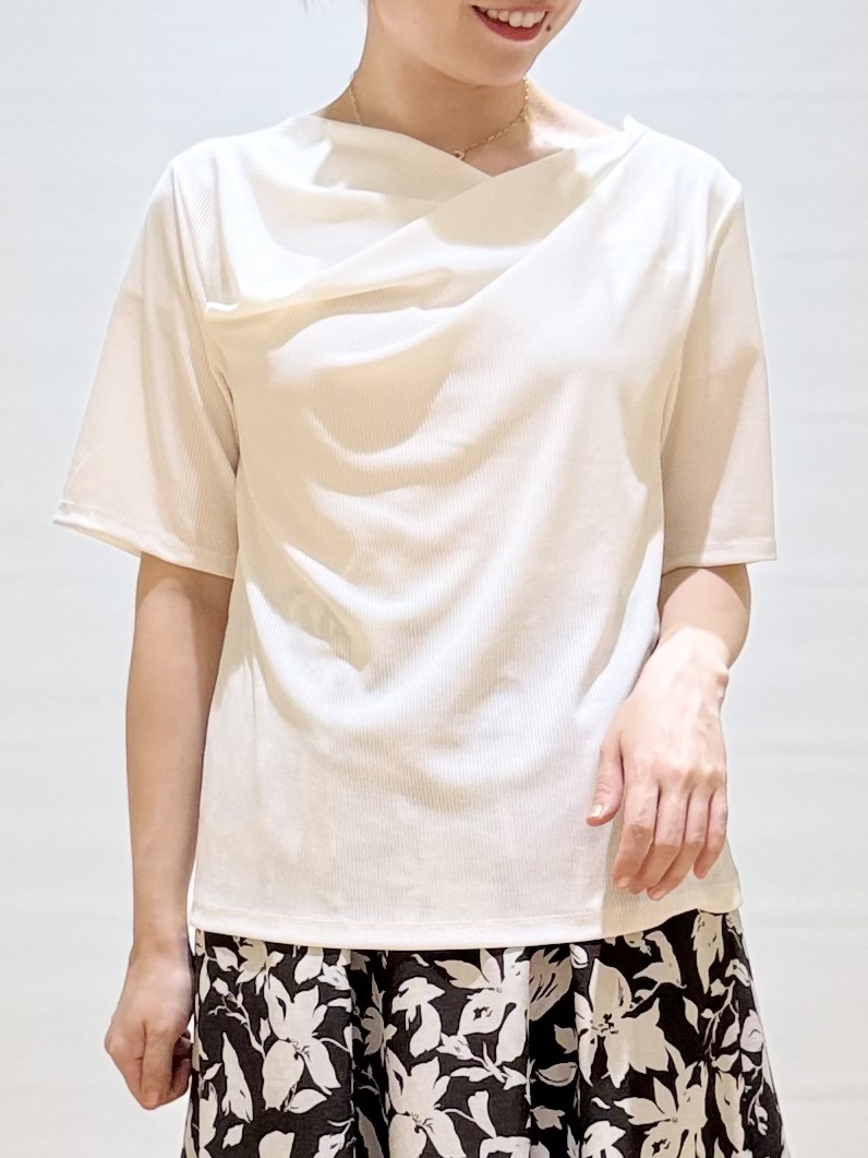 あんりさんの「grove｜着るだけで旬顔 ドレープネックテレコTシャツ」を使ったコーディネート