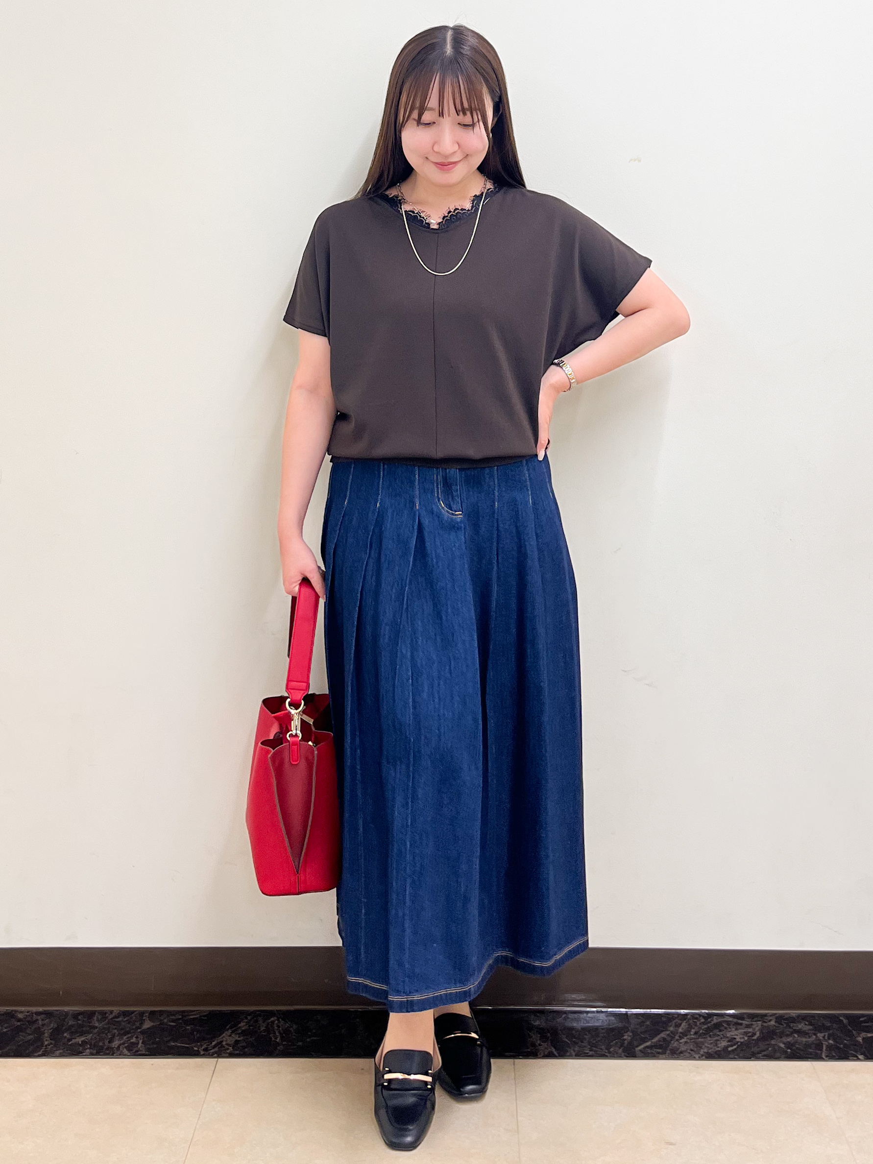 mikikoさんの「Reflect｜【二の腕カバー／手洗い可】ネックレース フレンチスリーブニット」を使ったコーディネート