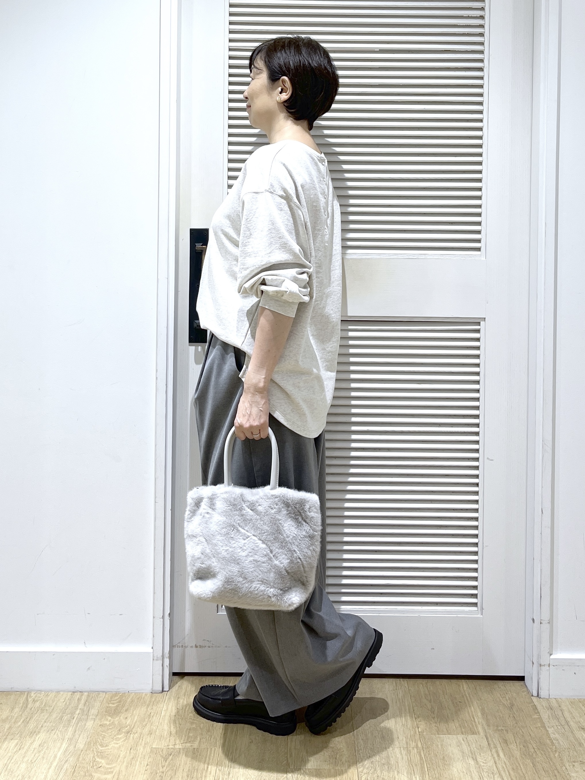 Miyazakiさんの「Dessin｜バックヘンリーカットソー長袖」を使ったコーディネート