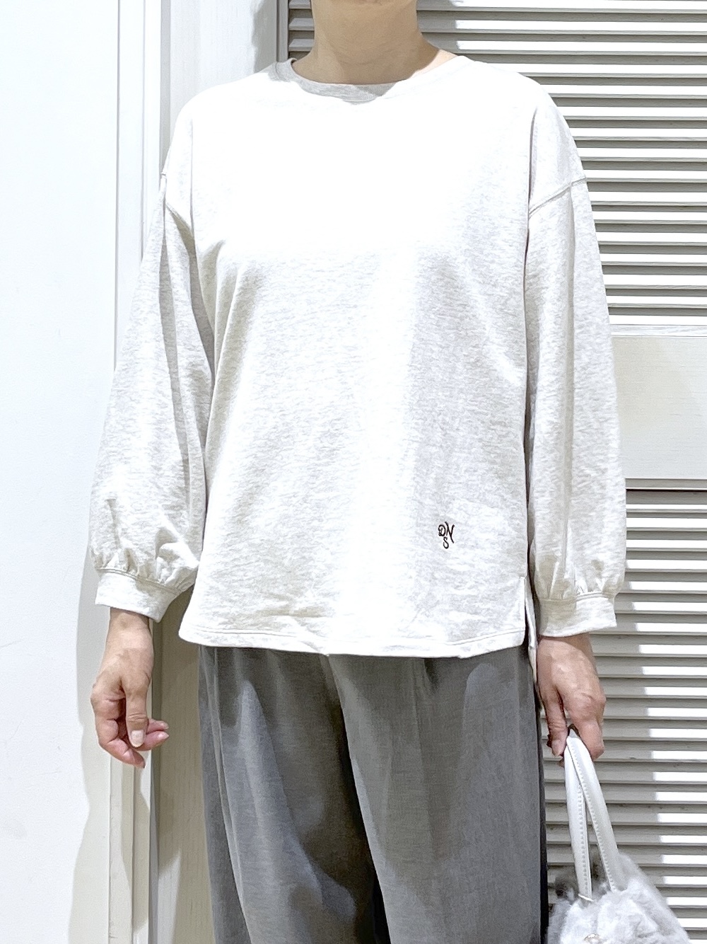 Miyazakiさんの「Dessin｜バックヘンリーカットソー長袖」を使ったコーディネート
