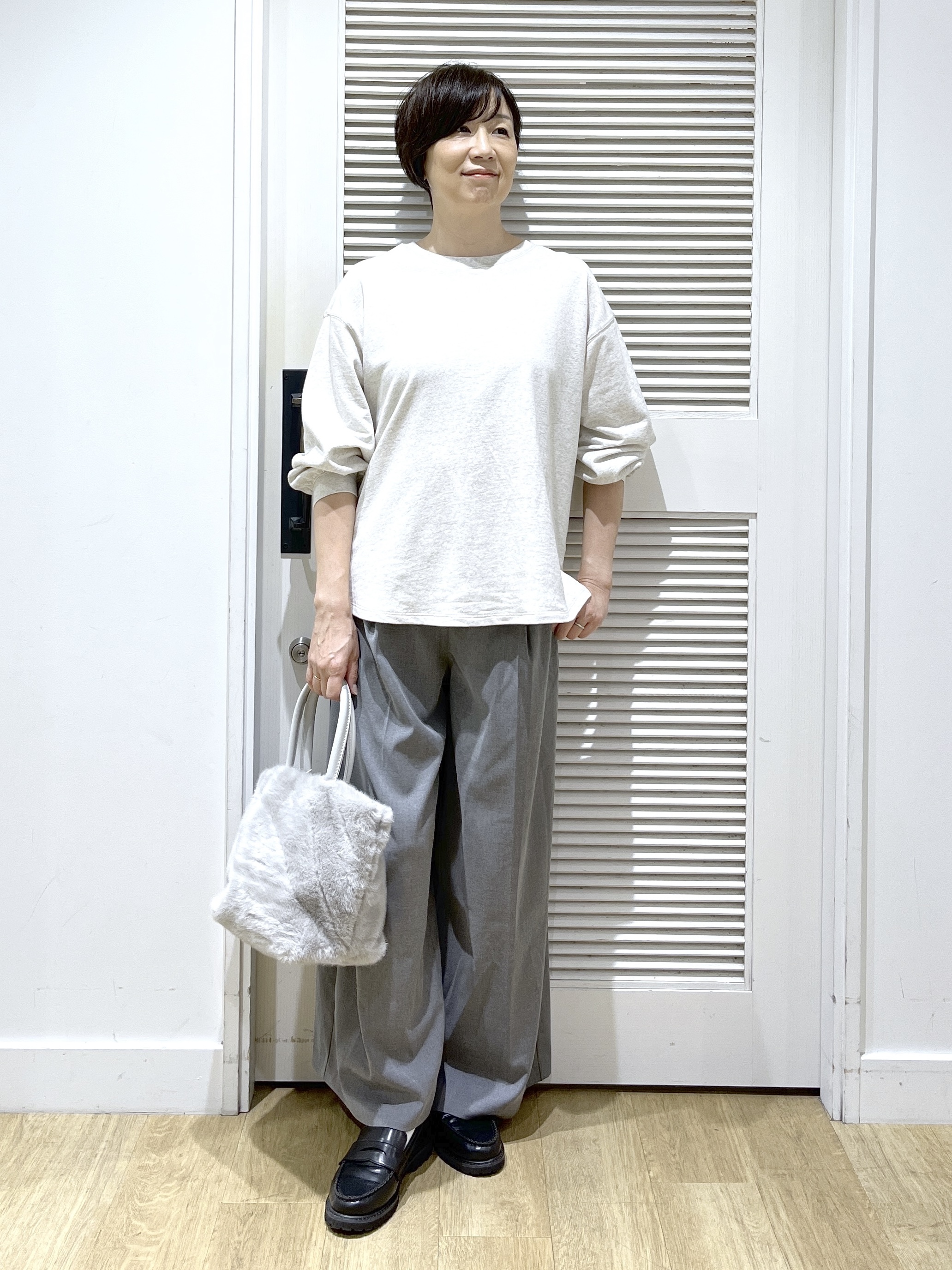 Miyazakiさんの「Dessin｜バックヘンリーカットソー長袖」を使ったコーディネート