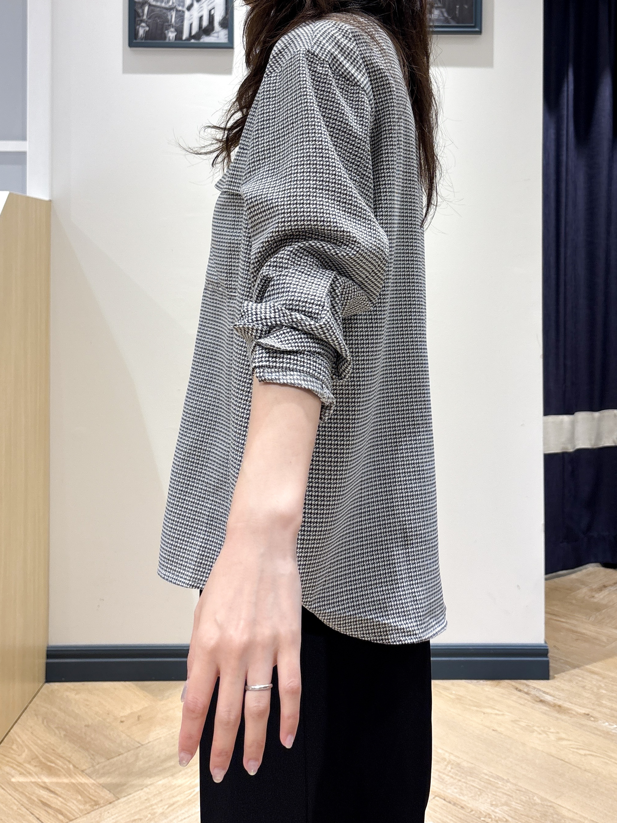 ayakaさんの「grove｜顔周りをすっきり見せる バンドカラースキッパーシャツ」を使ったコーディネート