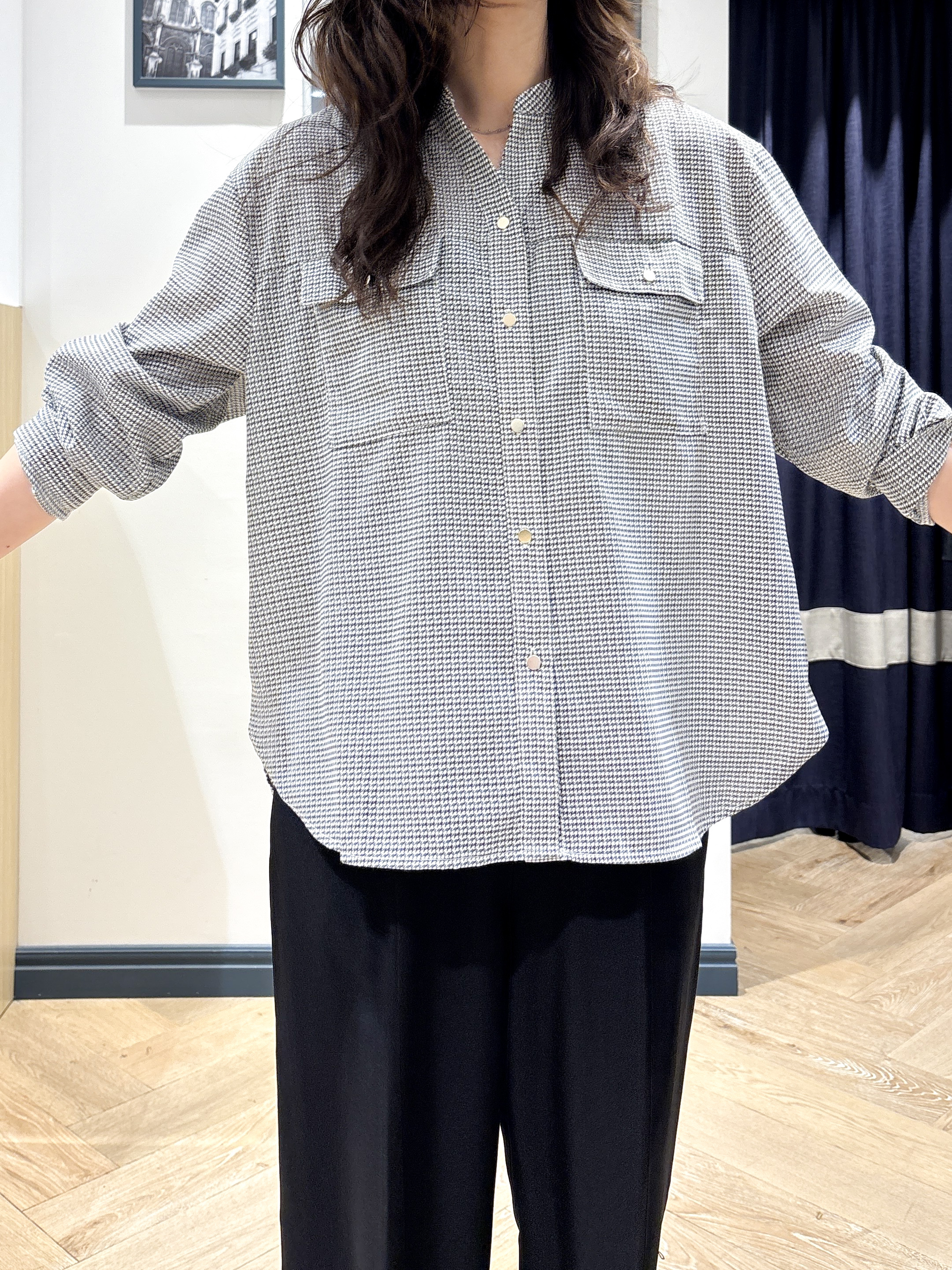 ayakaさんの「grove｜顔周りをすっきり見せる バンドカラースキッパーシャツ」を使ったコーディネート