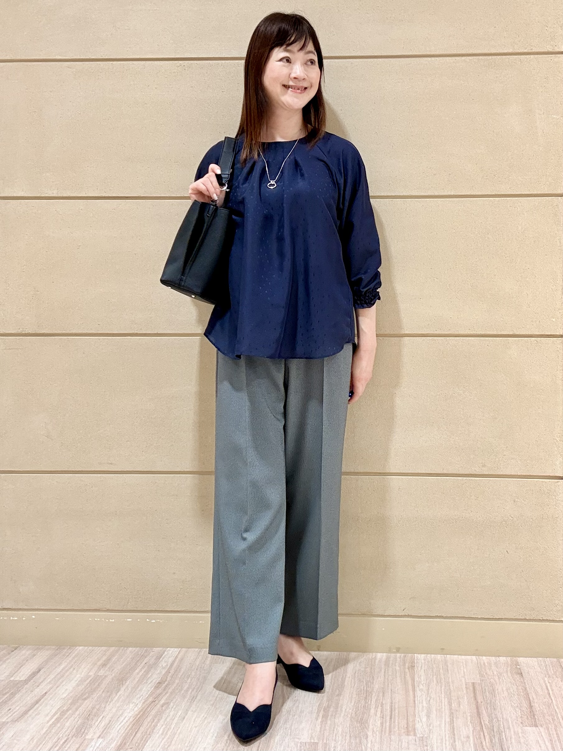 Marさんの「Reflect｜タックデザイン ラグランスリーブブラウス」を使ったコーディネート