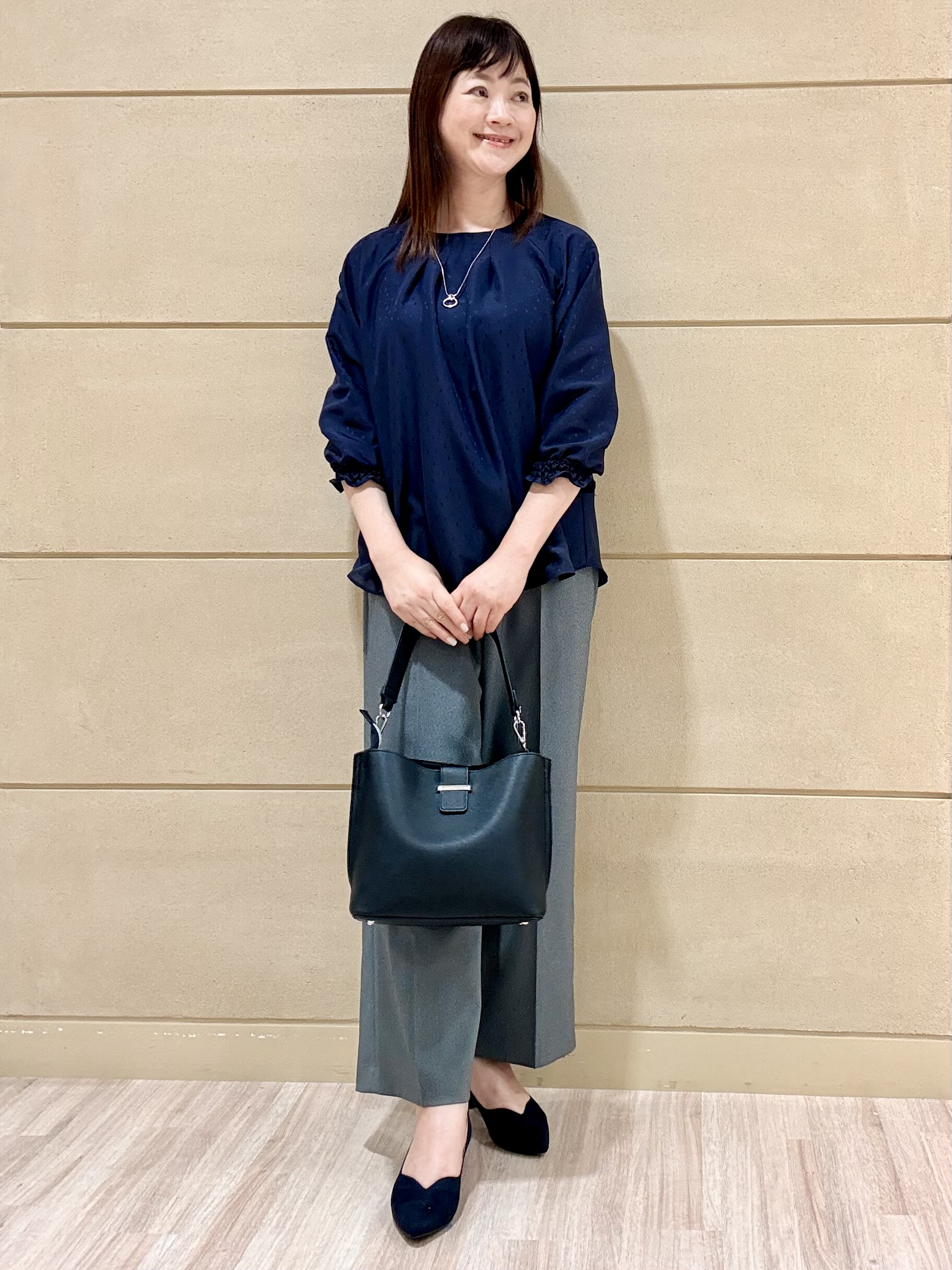 Marさんの「Reflect｜タックデザイン ラグランスリーブブラウス」を使ったコーディネート