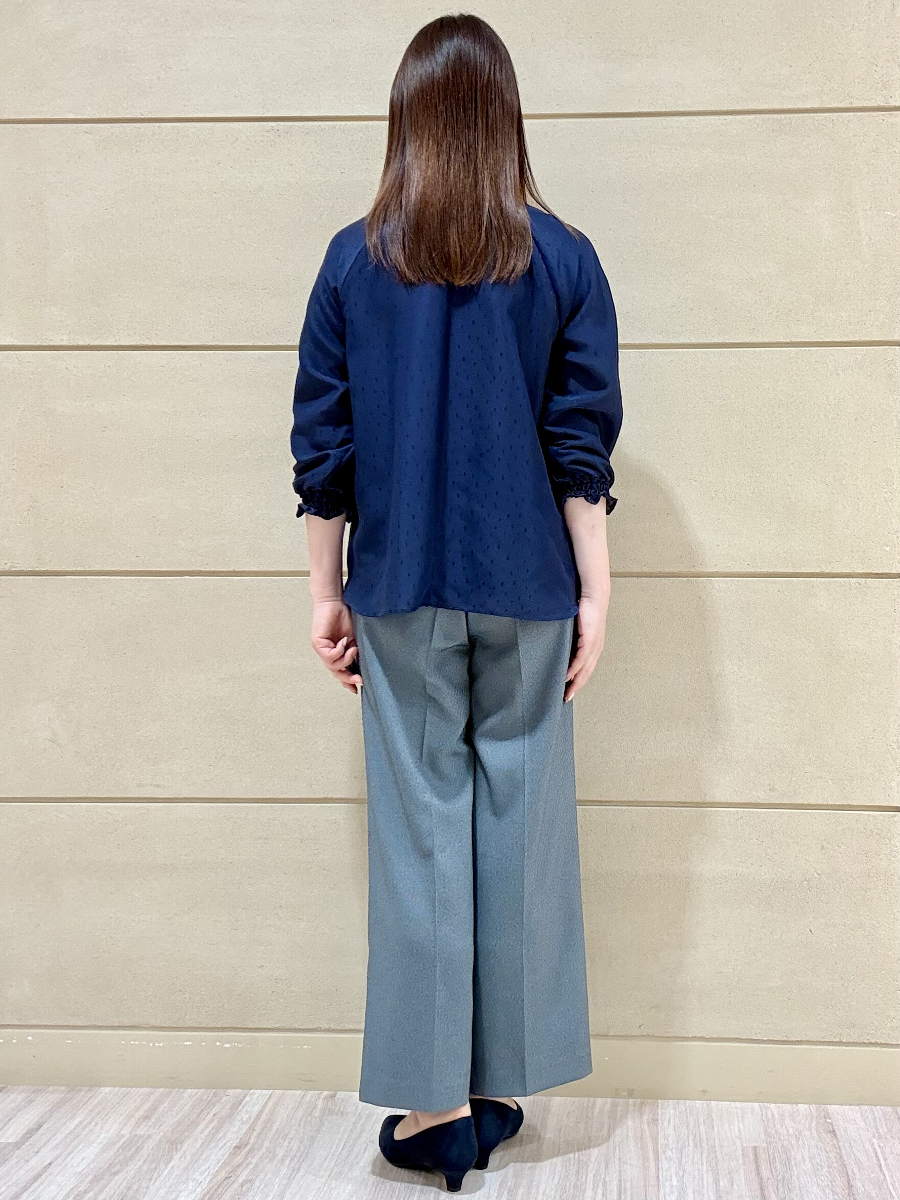 Marさんの「Reflect｜タックデザイン ラグランスリーブブラウス」を使ったコーディネート