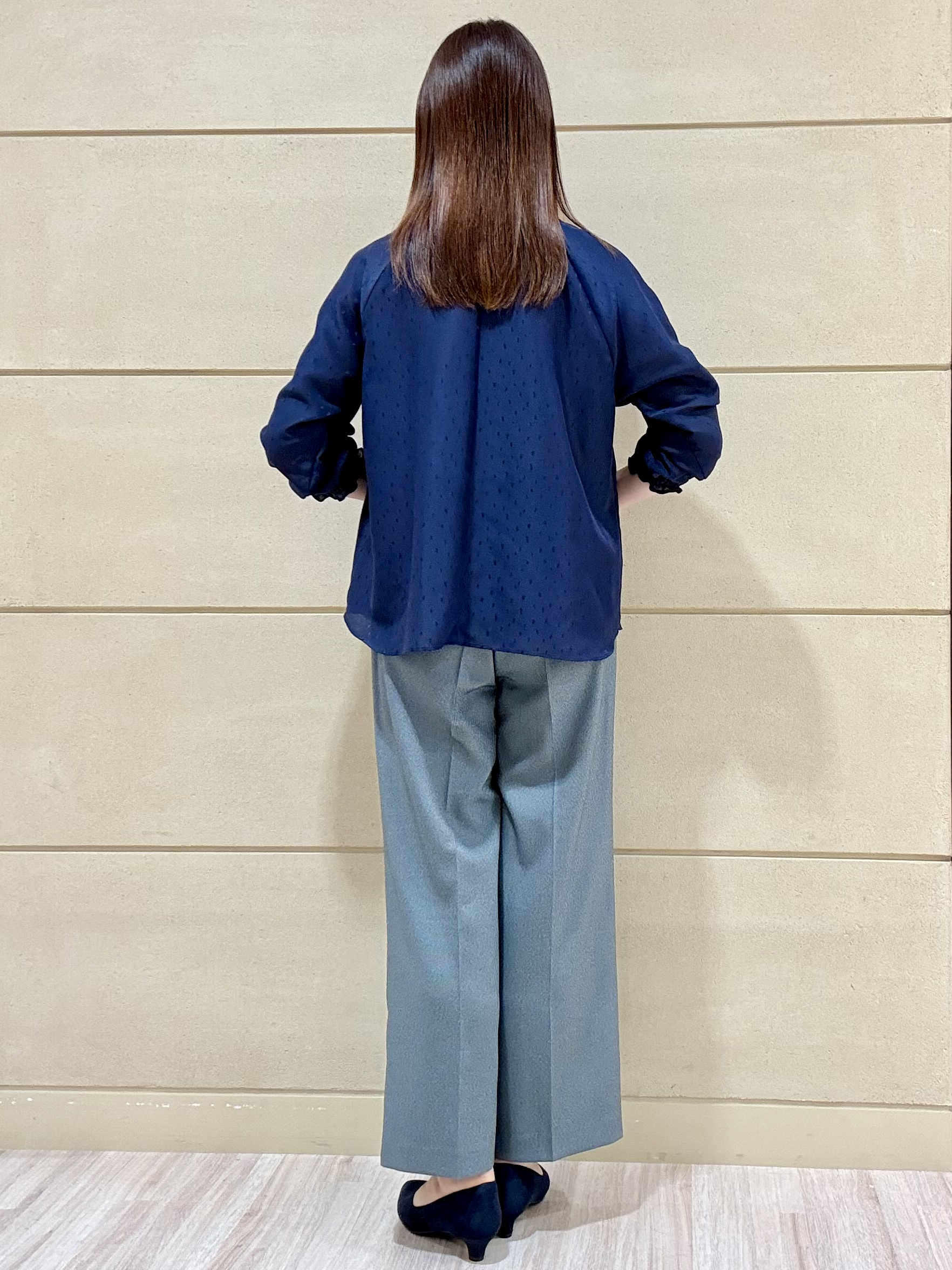 Marさんの「Reflect｜タックデザイン ラグランスリーブブラウス」を使ったコーディネート