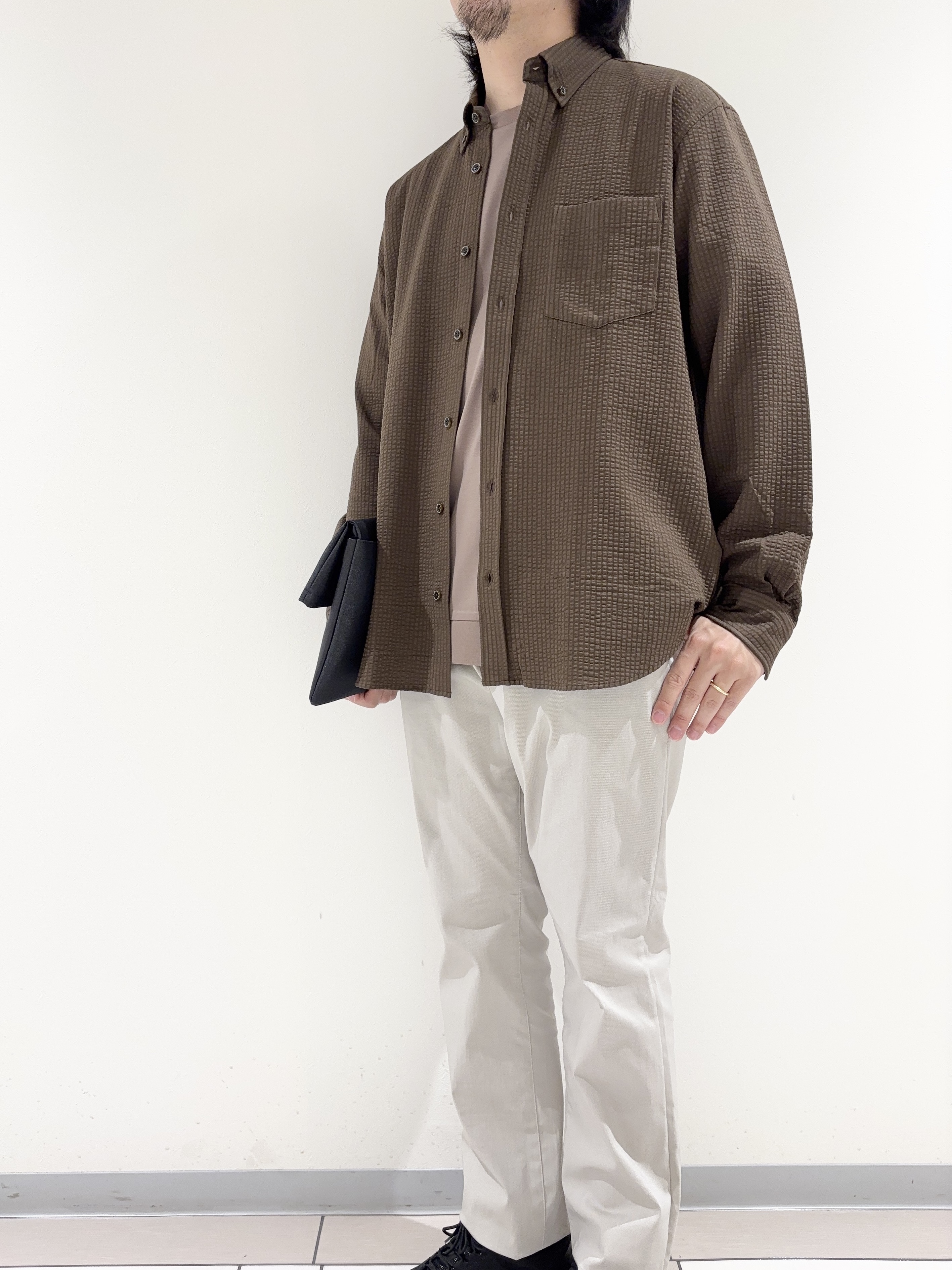 及川さんの「TAKEO KIKUCHI｜【接触冷感】アイスクリアコットン Tシャツ」を使ったコーディネート