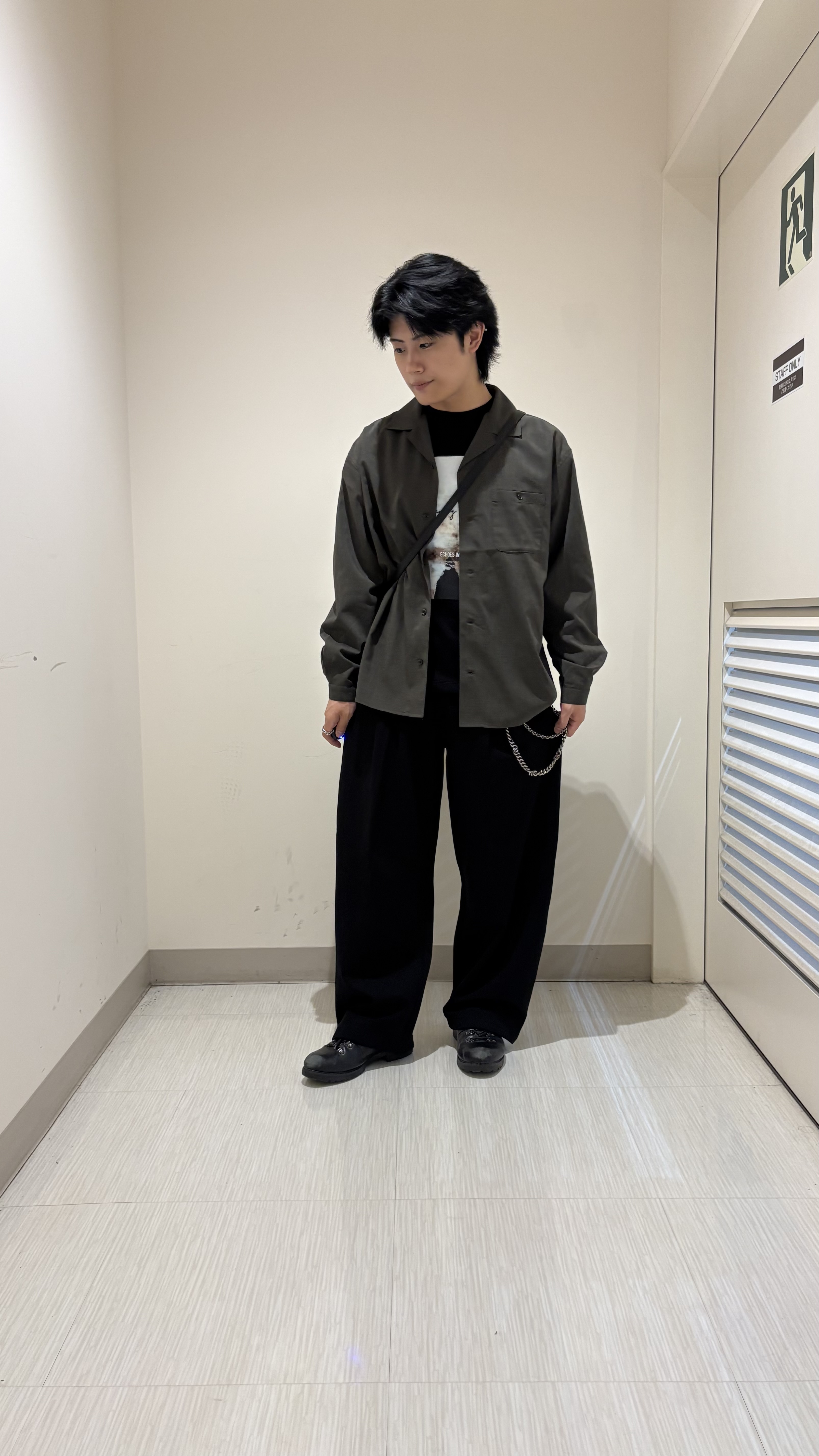 辻一樹さんの「tk.TAKEO KIKUCHI｜【接触冷感/UVカット】テックリネンシャツ」を使ったコーディネート
