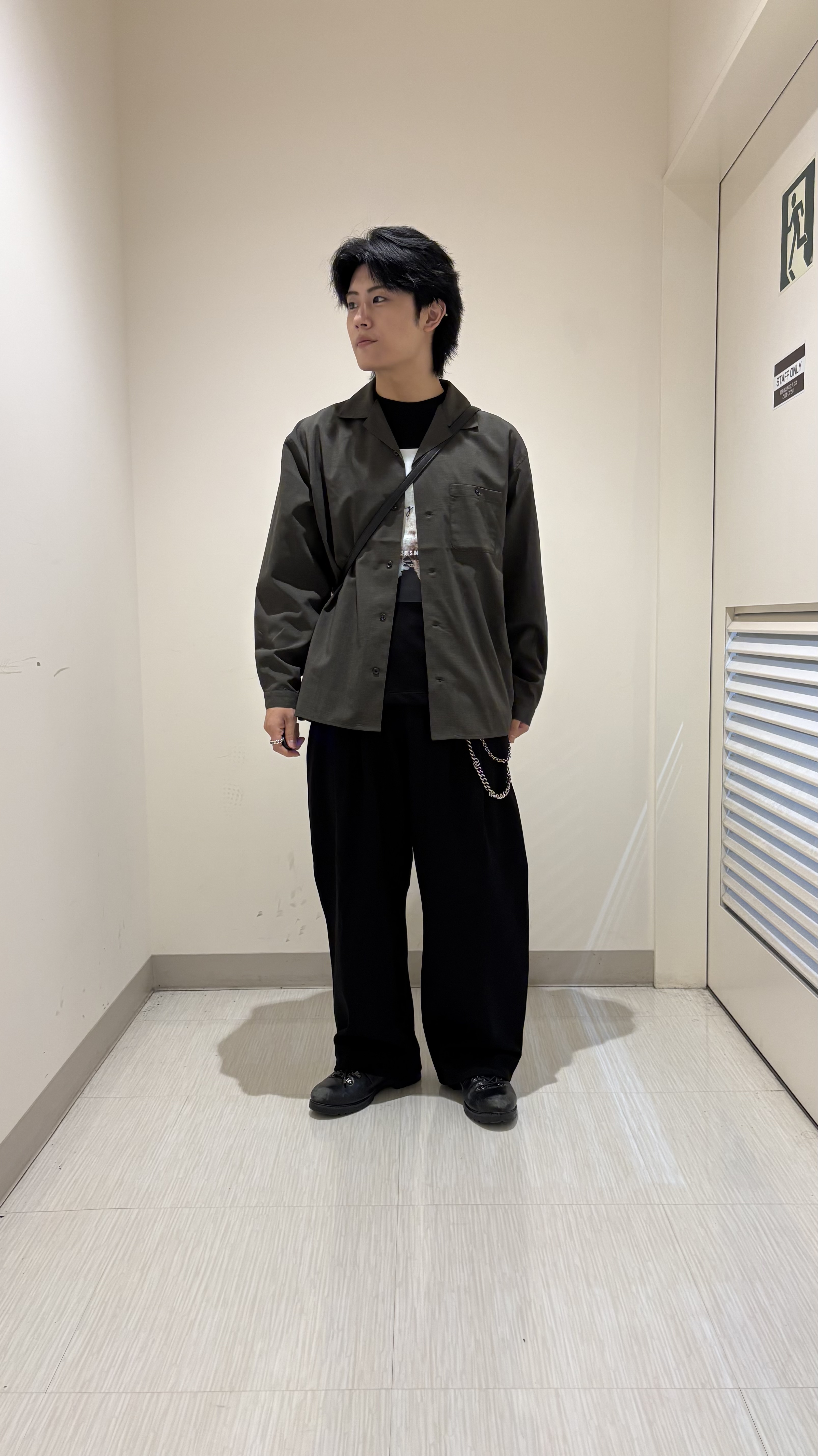 辻一樹さんの「tk.TAKEO KIKUCHI｜【接触冷感/UVカット】テックリネンシャツ」を使ったコーディネート