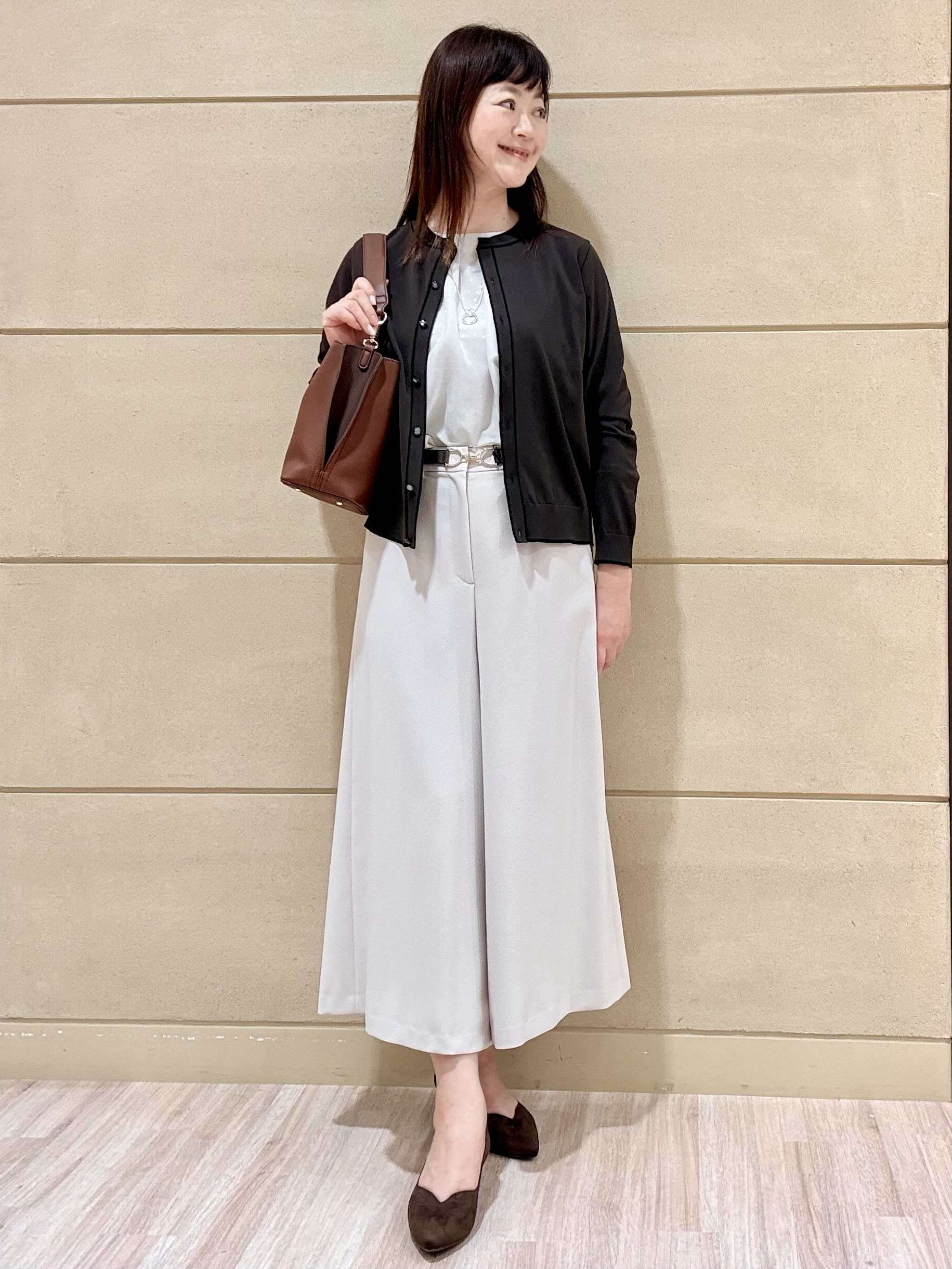 Marさんの「Reflect｜タックデザイン ラグランスリーブブラウス」を使ったコーディネート