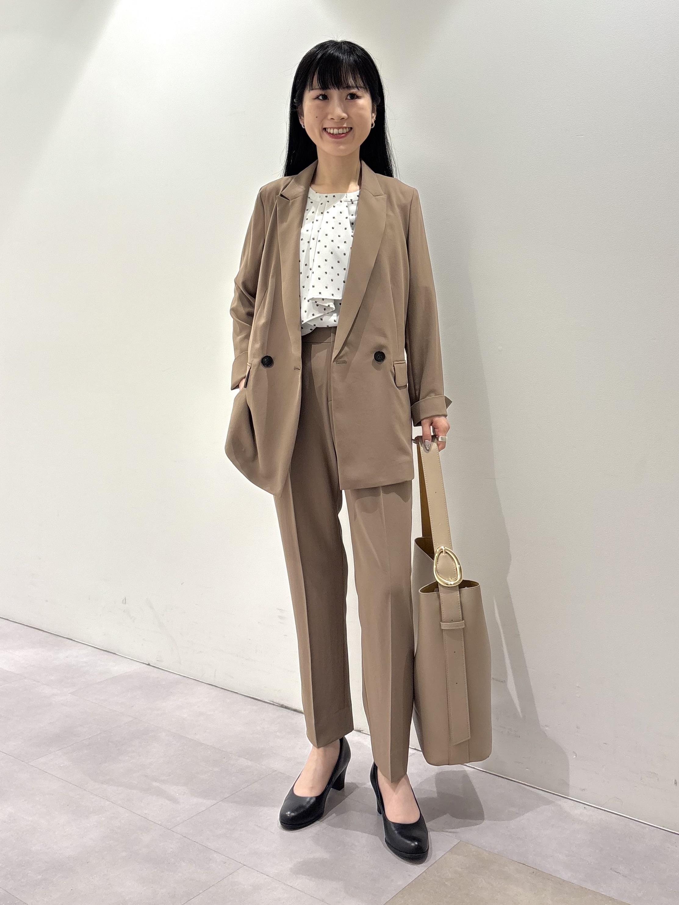 KEIKOさんの「INDIVI｜【接触冷感／UVケア】ボウタイ風 幾何学柄ブラウス」を使ったコーディネート