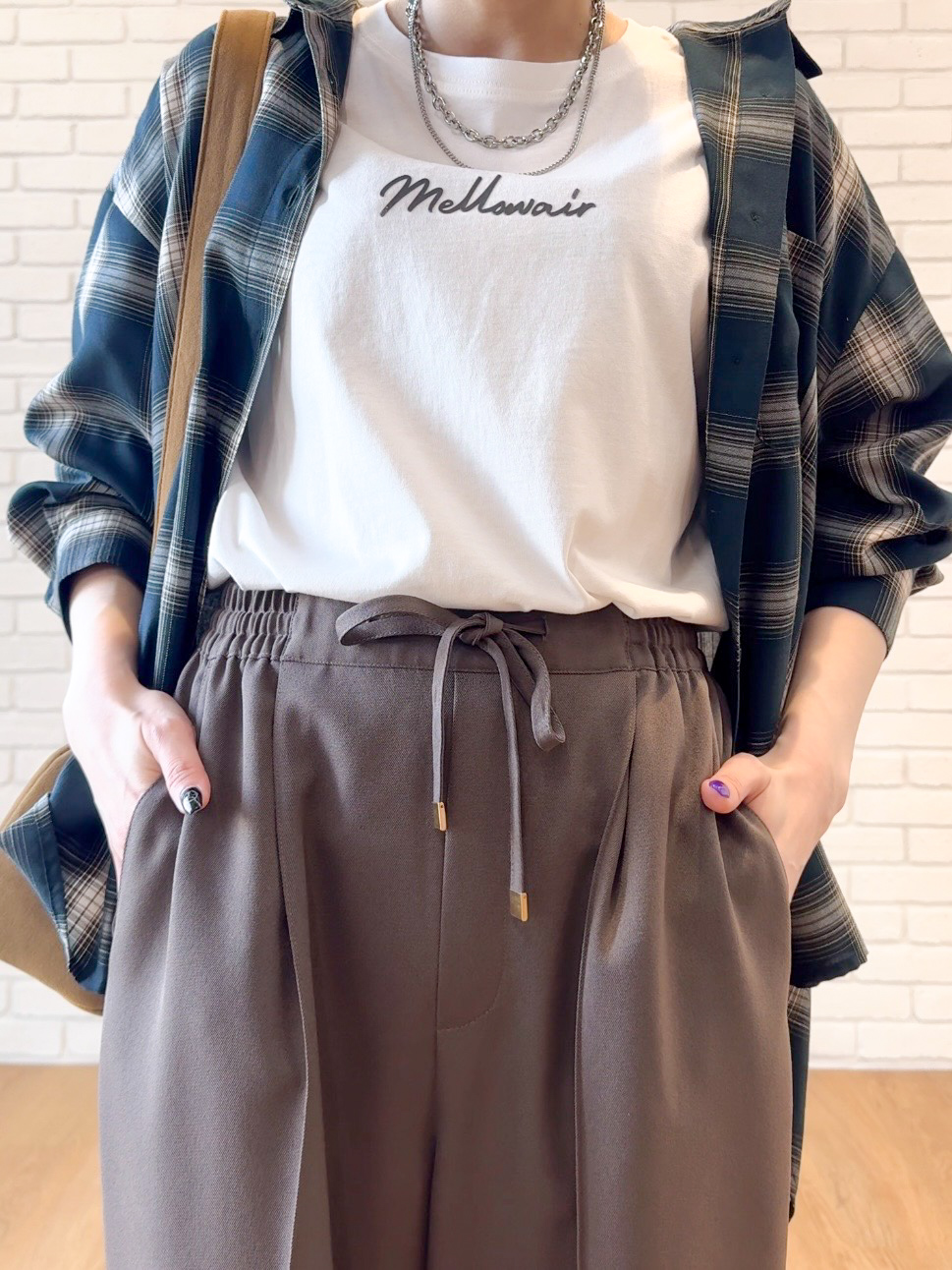 𝐜𝐡𝐢𝐤𝐚さんの「SHOO･LA･RUE｜【S-LL/洗濯機可】大人っぽく着られる ジェルロゴプリントTシャツ」を使ったコーディネート