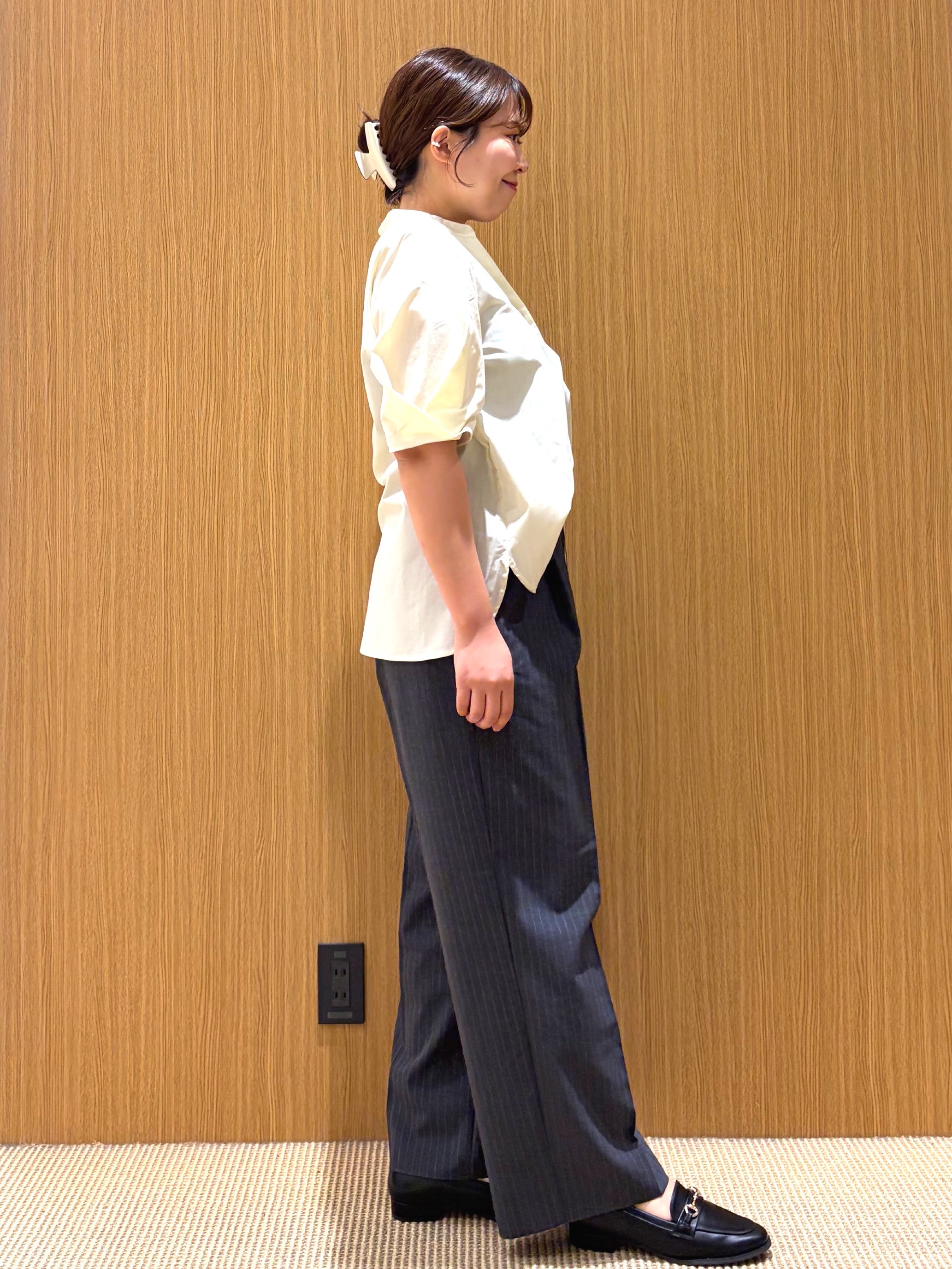 moeさんの「OPAQUE.CLIP｜タックスリーブ スキッパーブラウス【洗濯機OK】」を使ったコーディネート