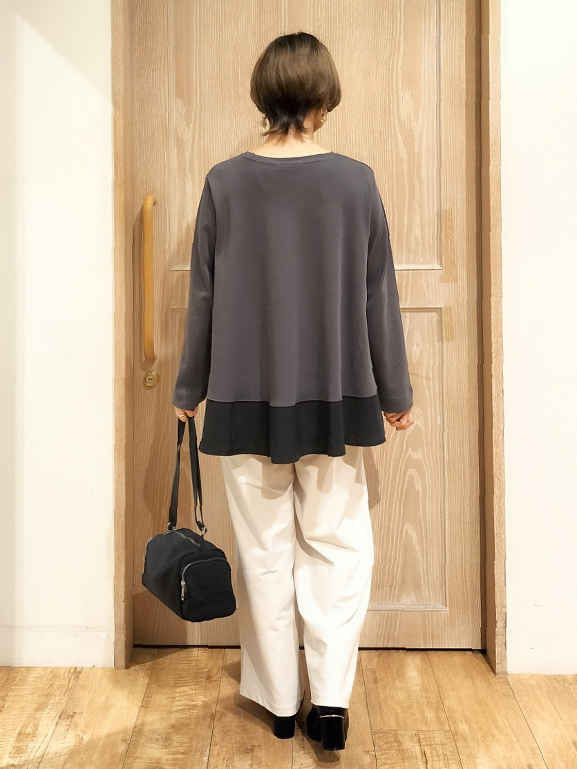 YUKIさんの「SHOO･LA･RUE｜【S-LL/体型カバー】すっぽり隠れる 裾切り替えAライン長袖ゆるトップス」を使ったコーディネート